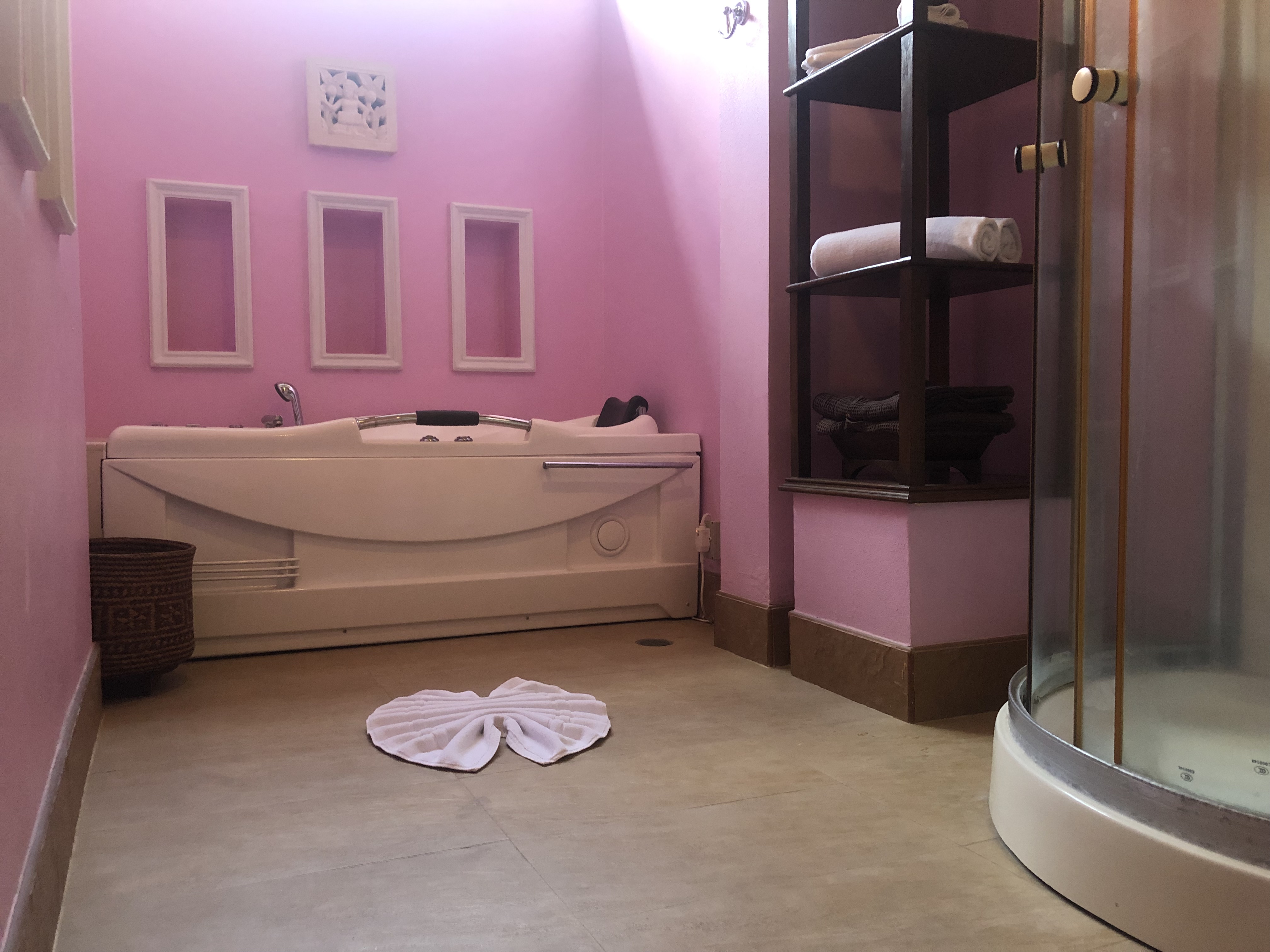 Double or Twin Deluxe with Jacuzzi