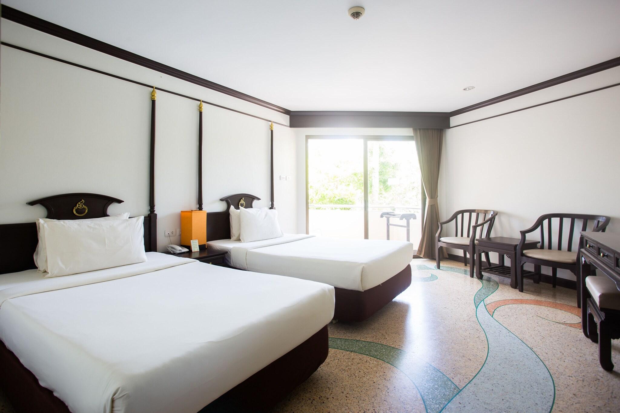 Twin Deluxe Two Beds