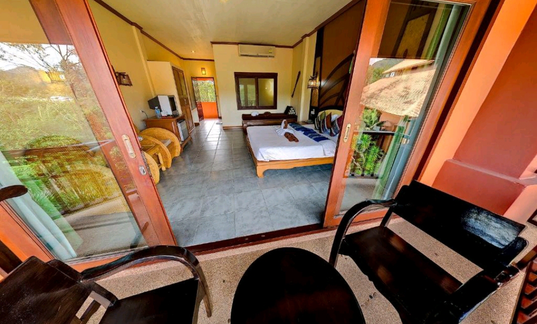 Double or Twin Deluxe Mountain View