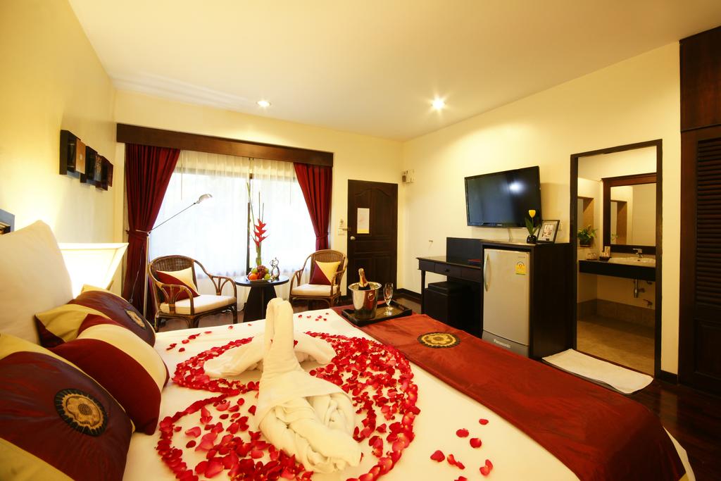 Bungalow Pool View King Bed