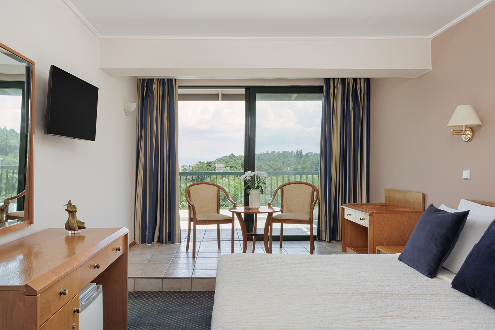 Double Deluxe Side Sea View