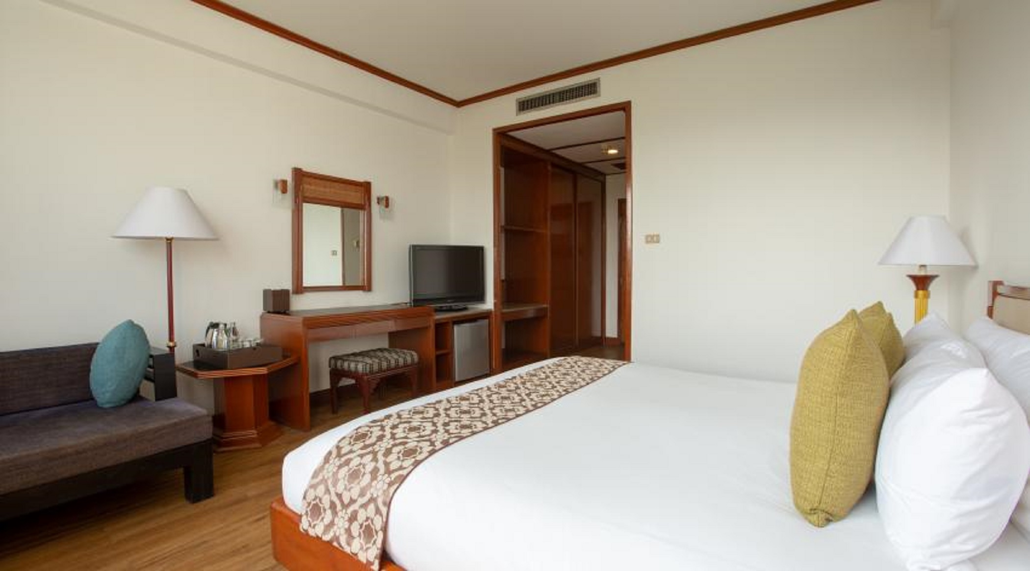 Double Deluxe King Bed