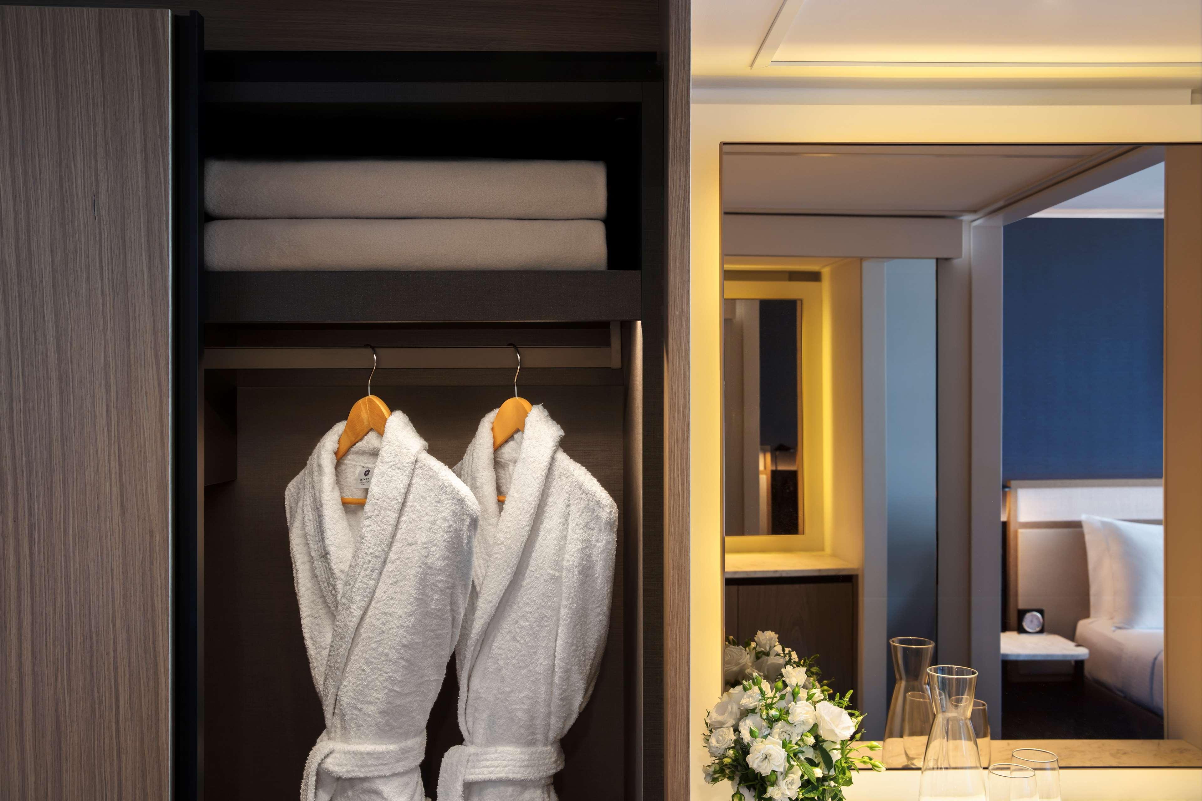 Double Club King Bed