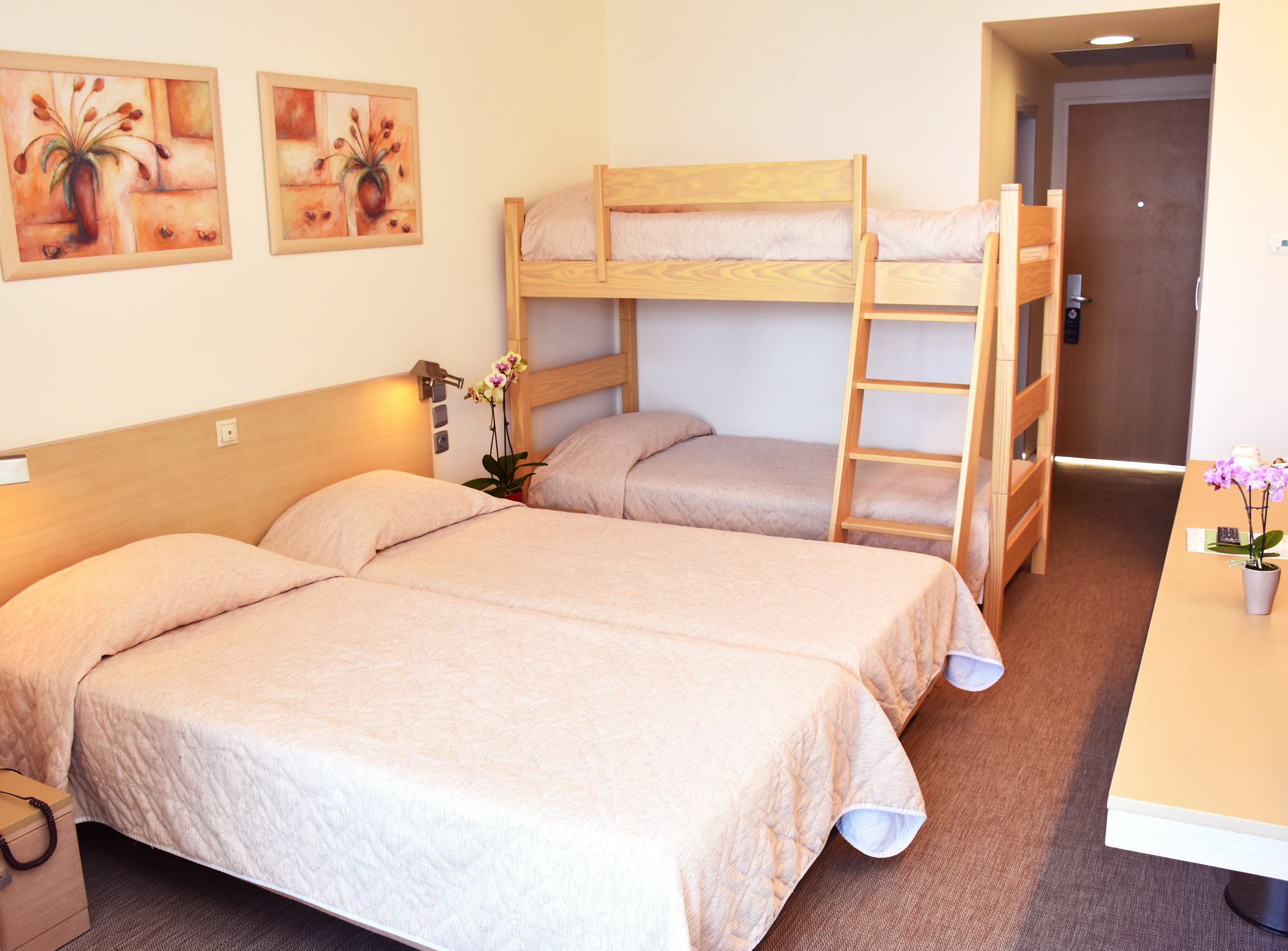 Family Room Capacity 4