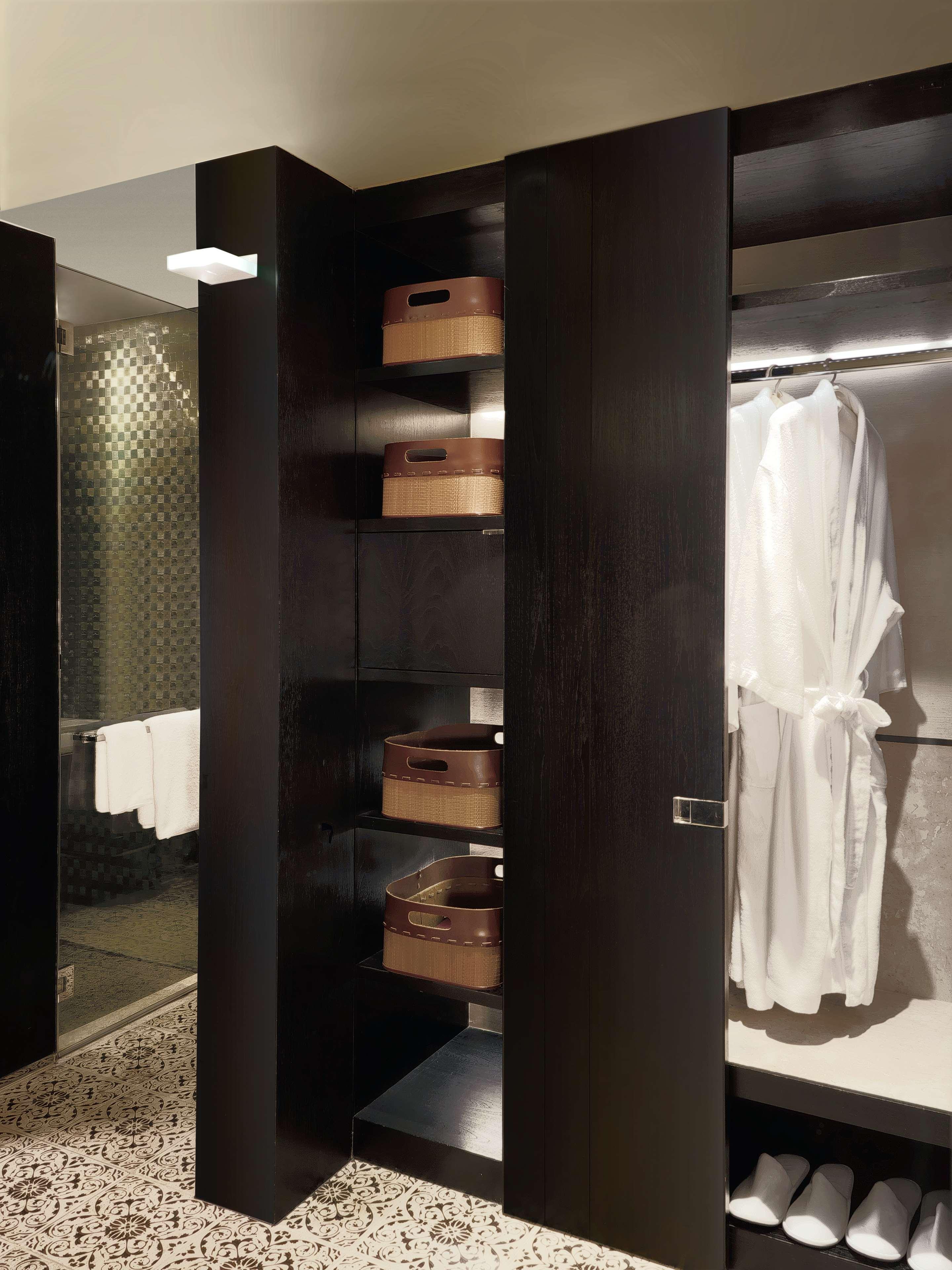 Double Club King Bed