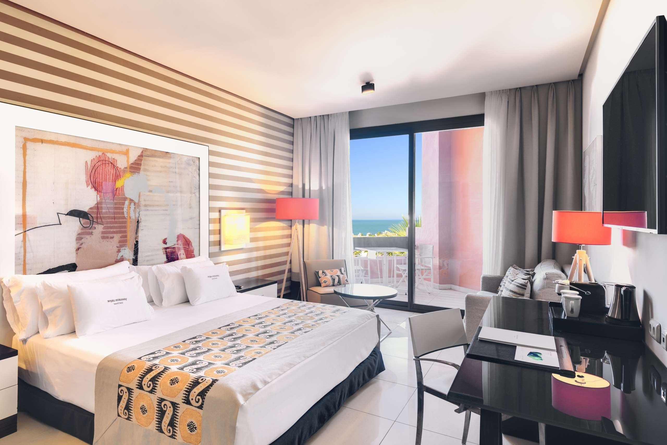 Double or Twin Deluxe Side Sea View