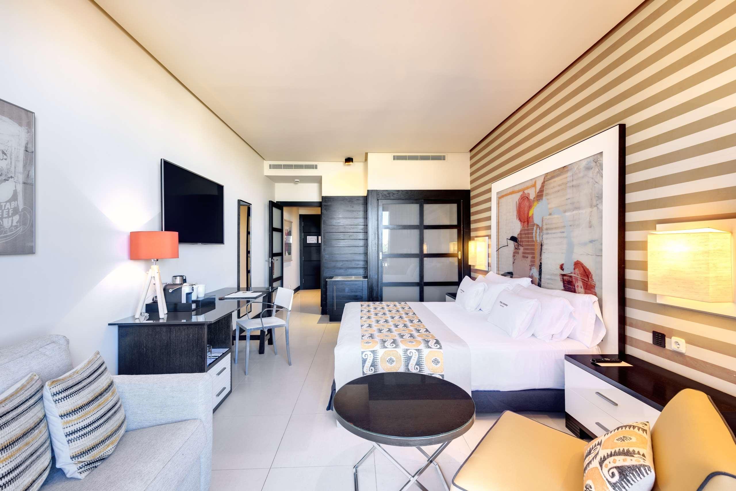 Double or Twin Deluxe Side Sea View