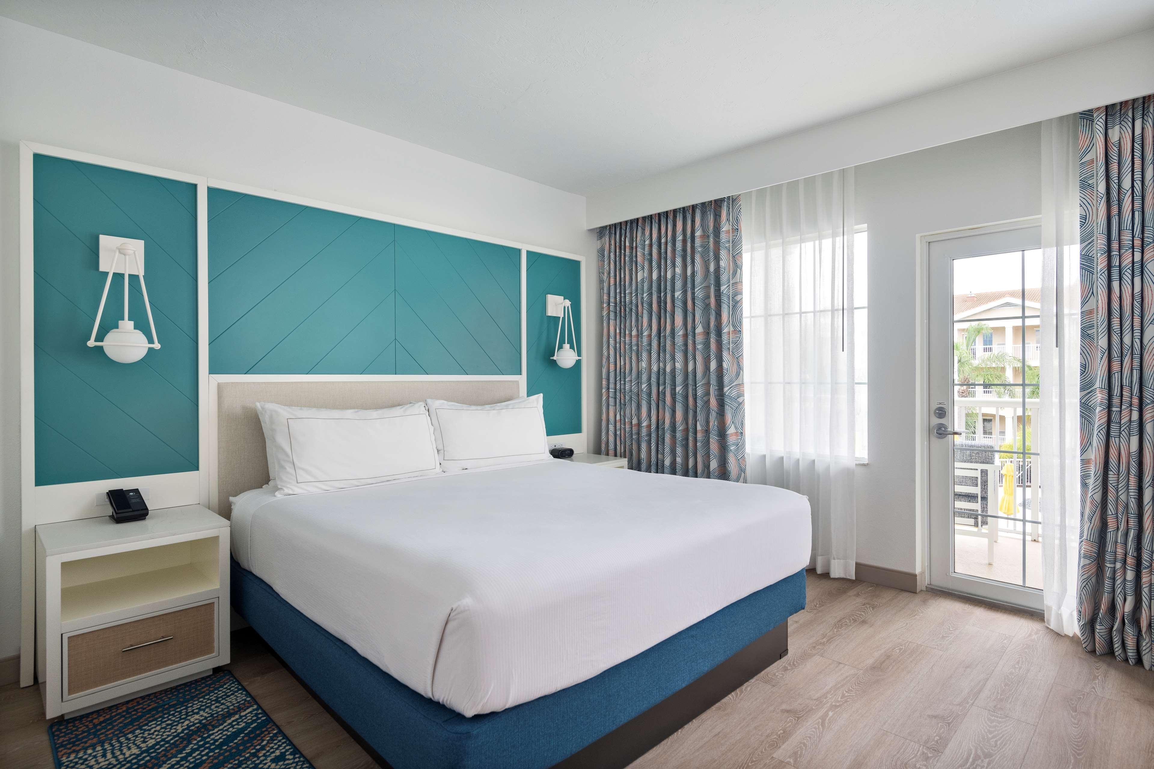 Suite Accessible King Size Bed