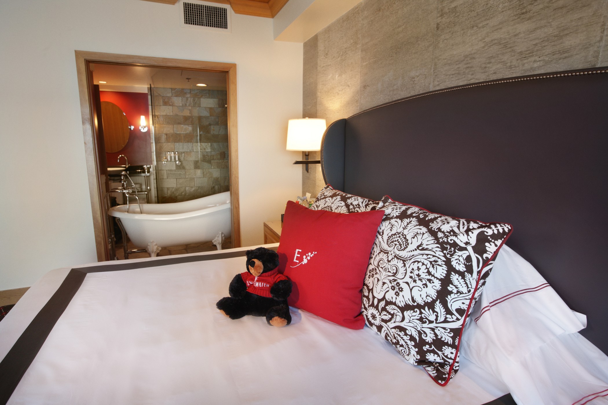 Double City View Queen Bed