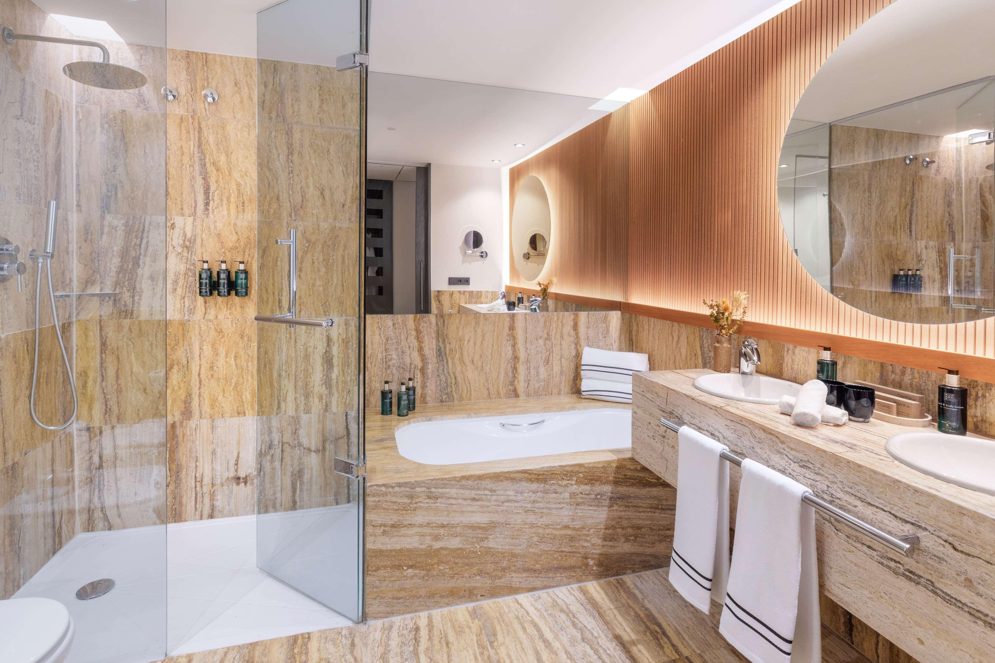 Double Connecting Room