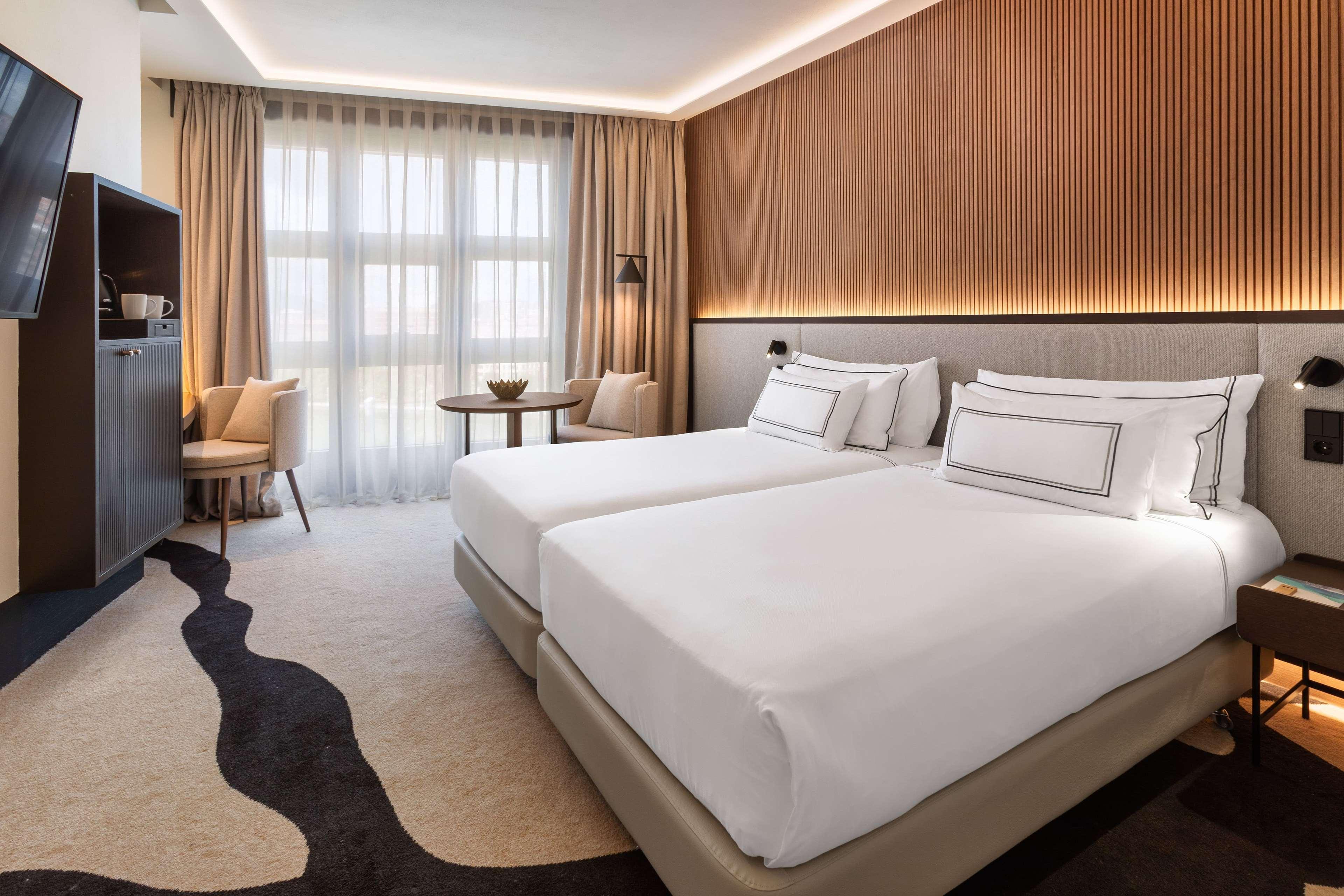 Double Connecting Room