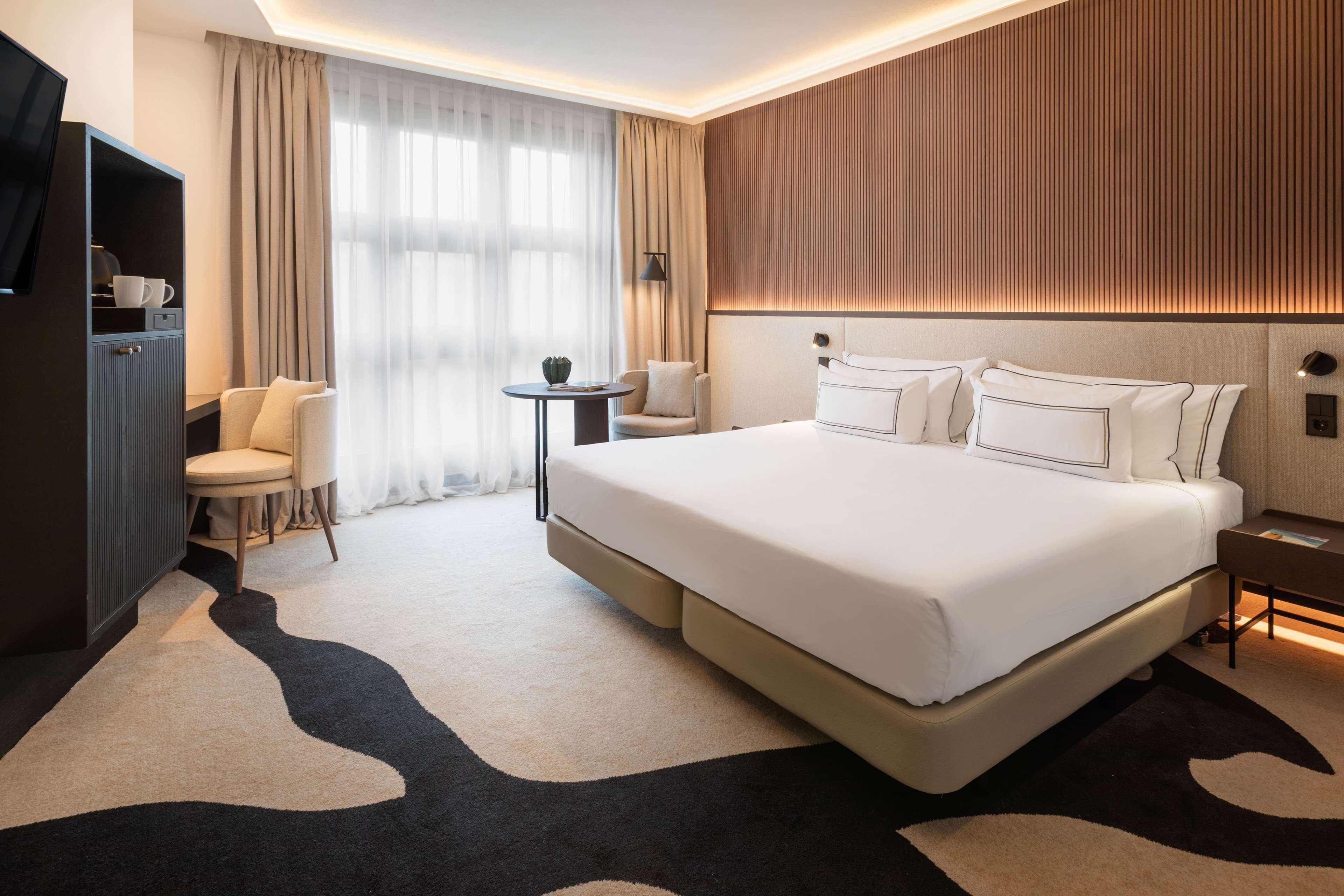 Double Connecting Room