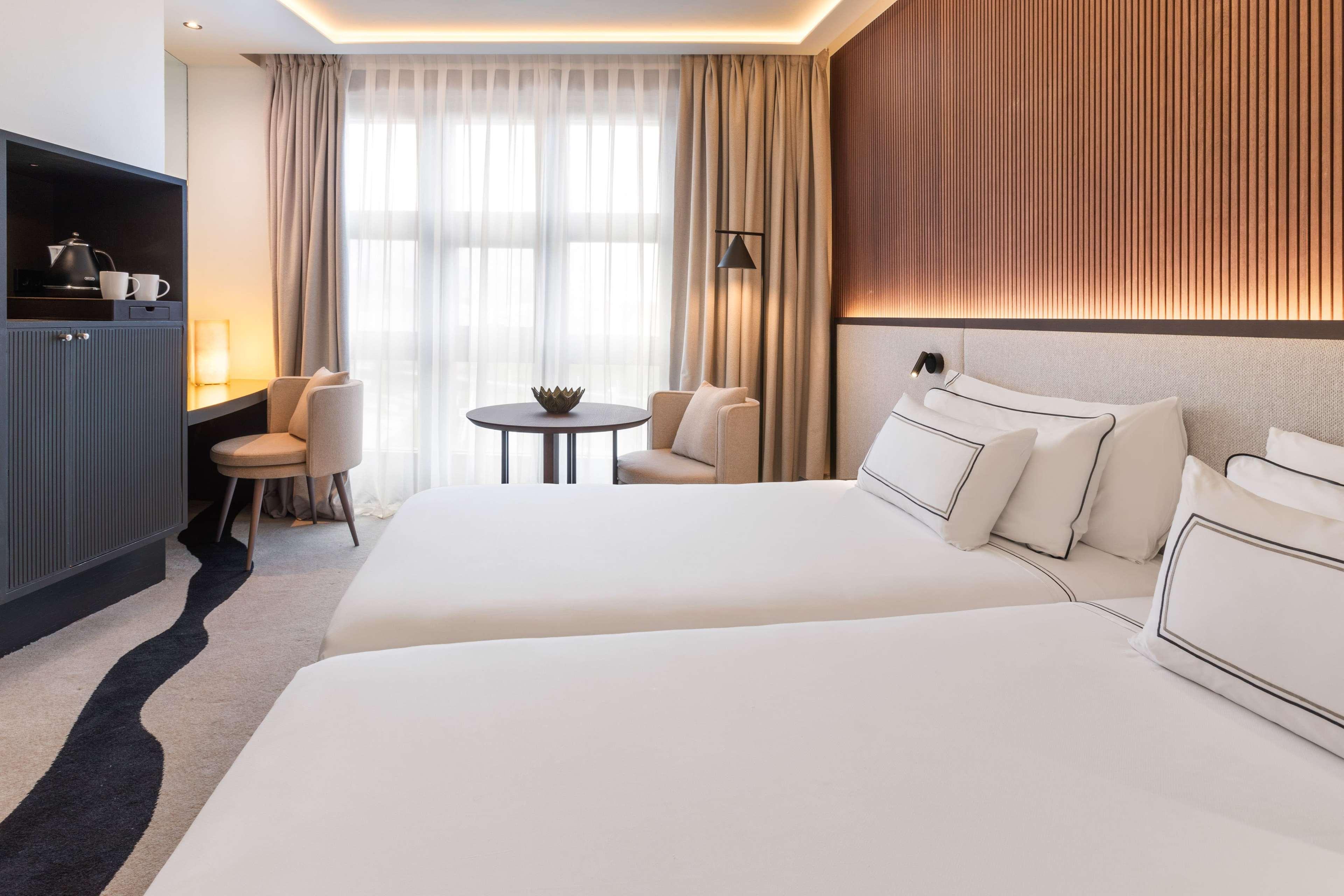 Double Connecting Room