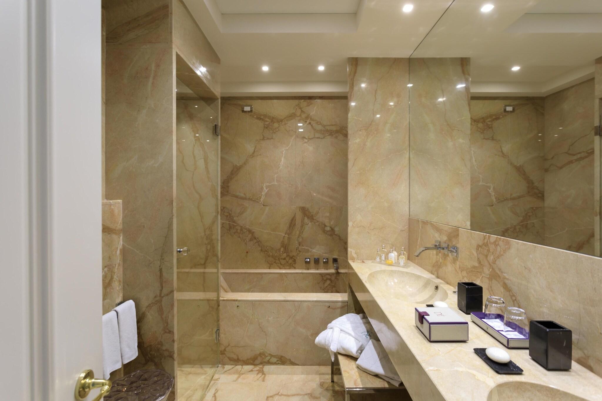 Junior Suite King Size Bed