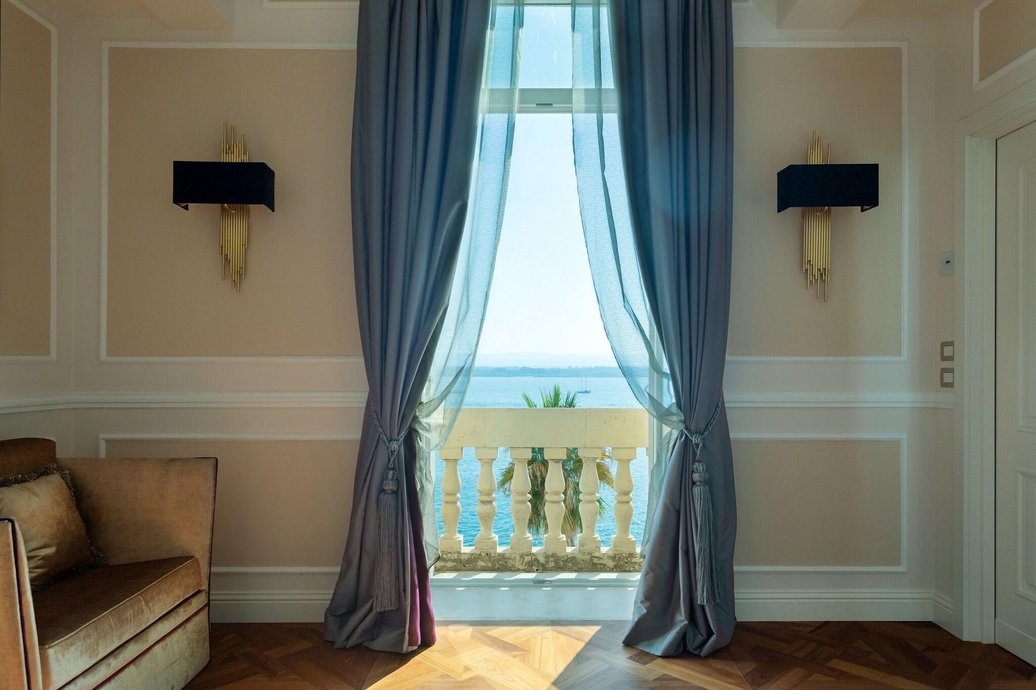 Junior Suite King Size Bed