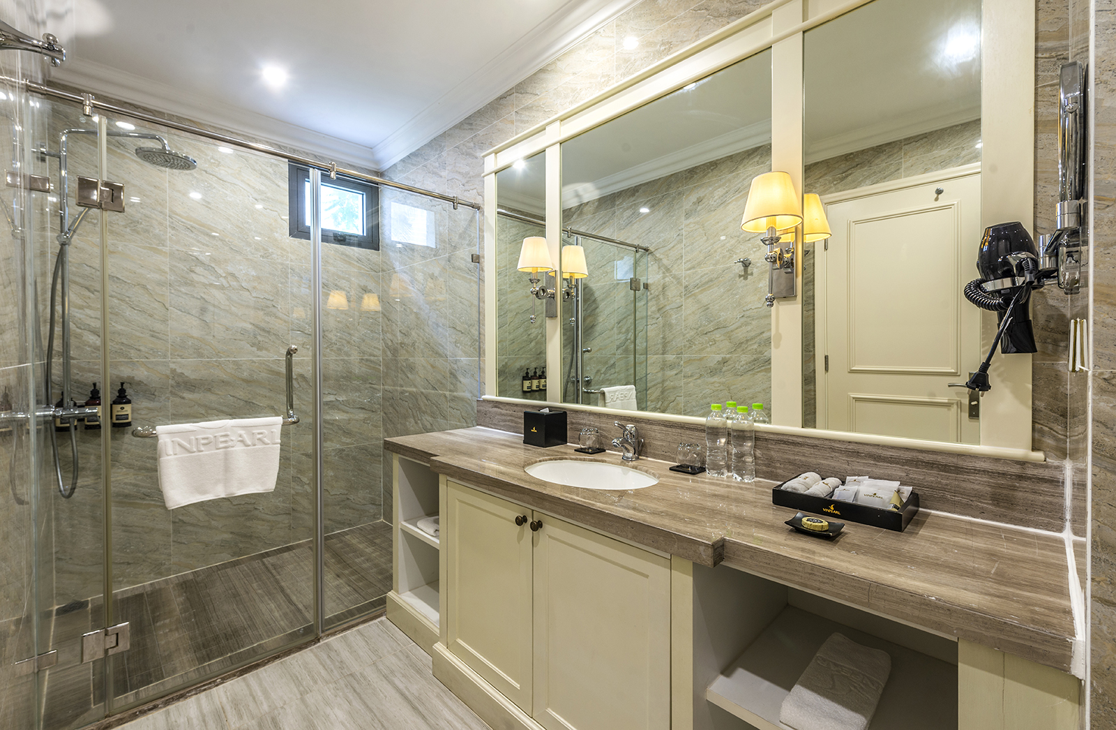 Villa Three Bedrooms Three Bathrooms