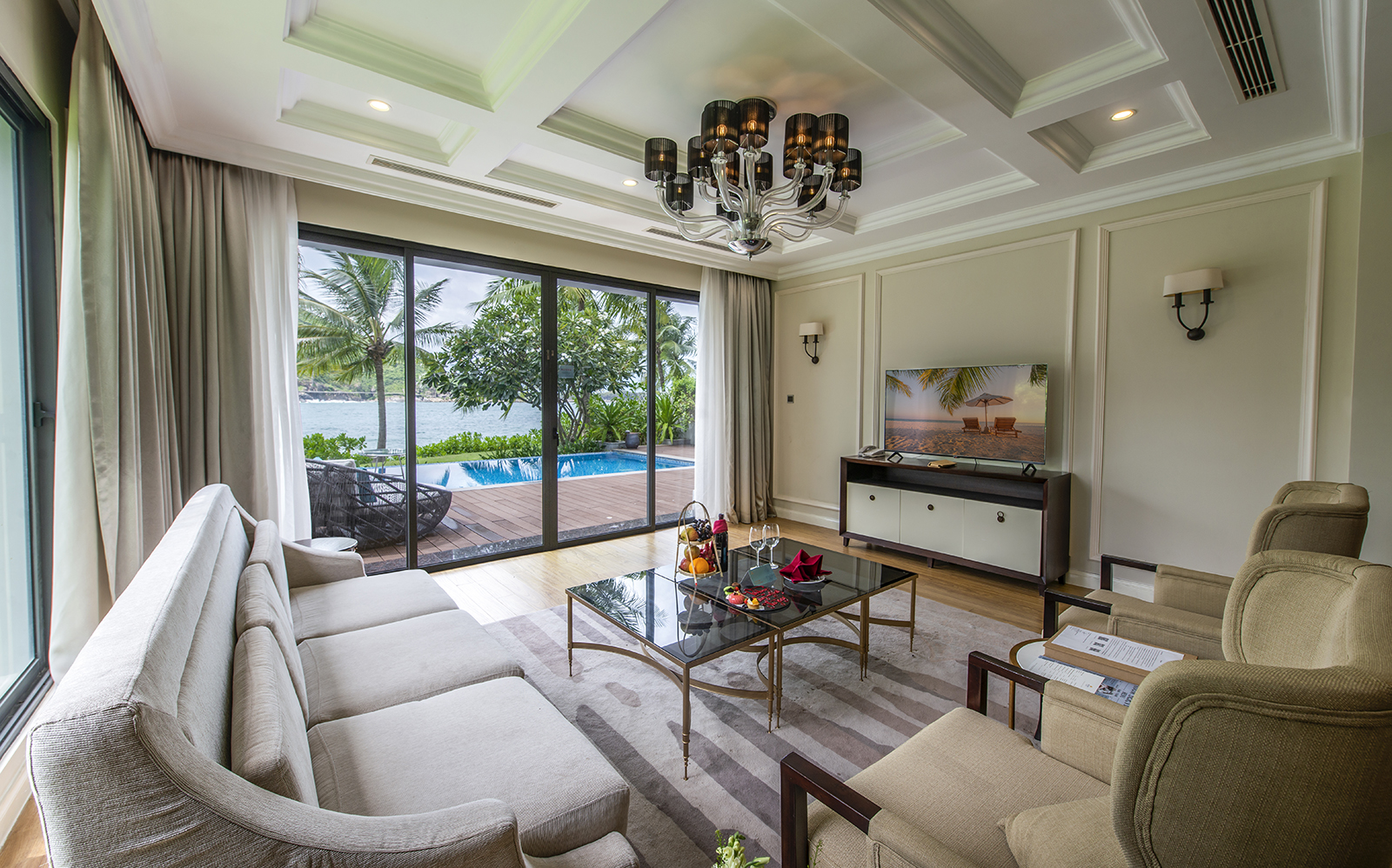 Villa Three Bedrooms Three Bathrooms