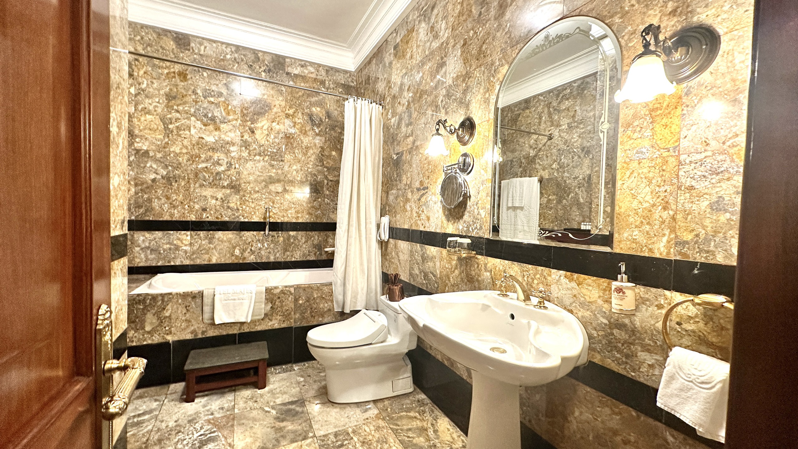 Double Deluxe Pool View