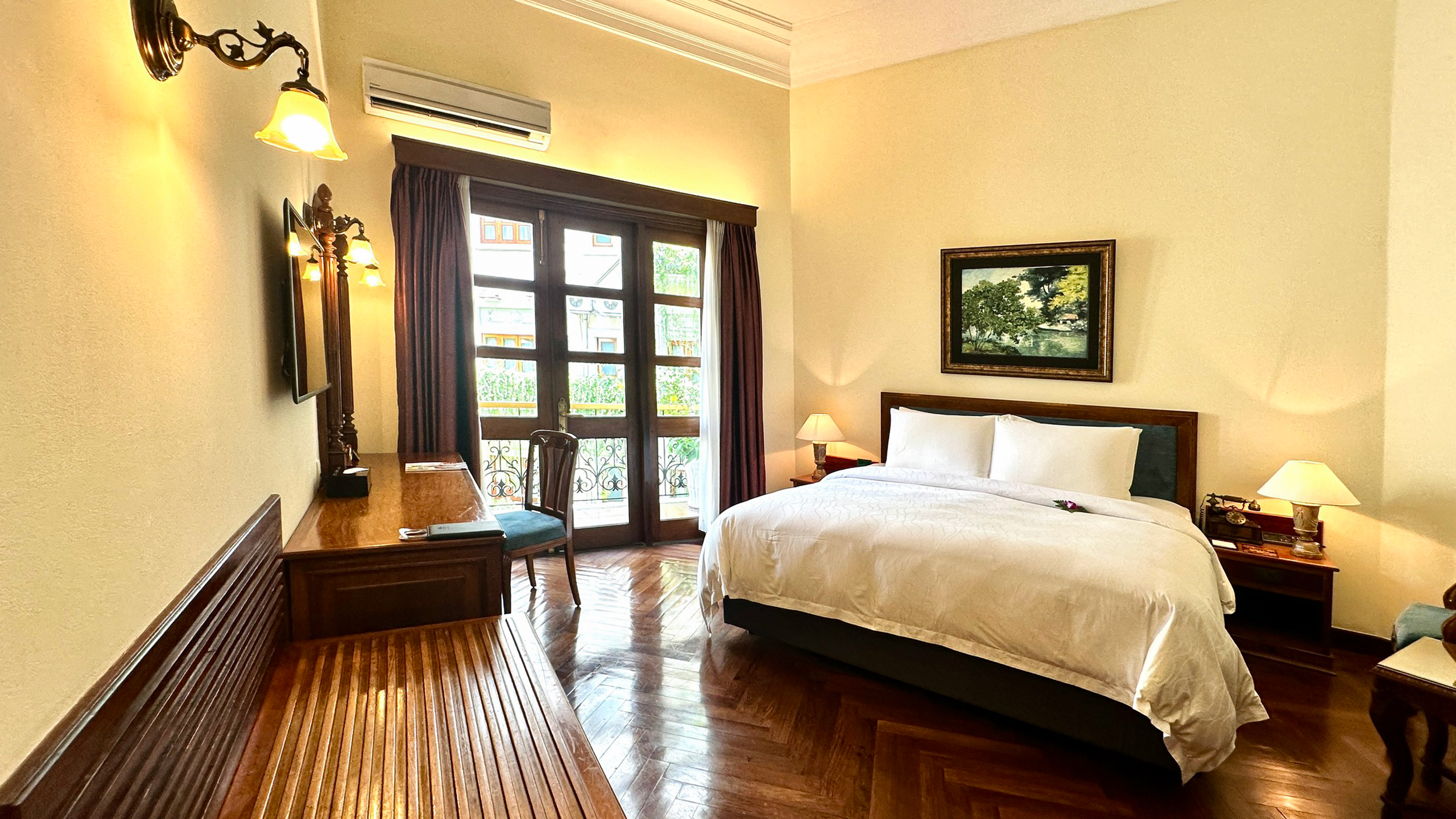 Single Deluxe Pool View