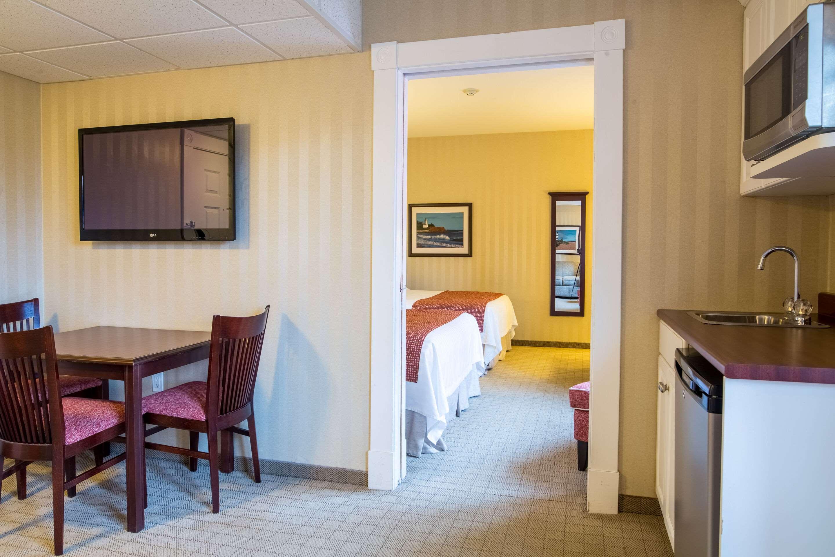 Suite Two Queen Beds