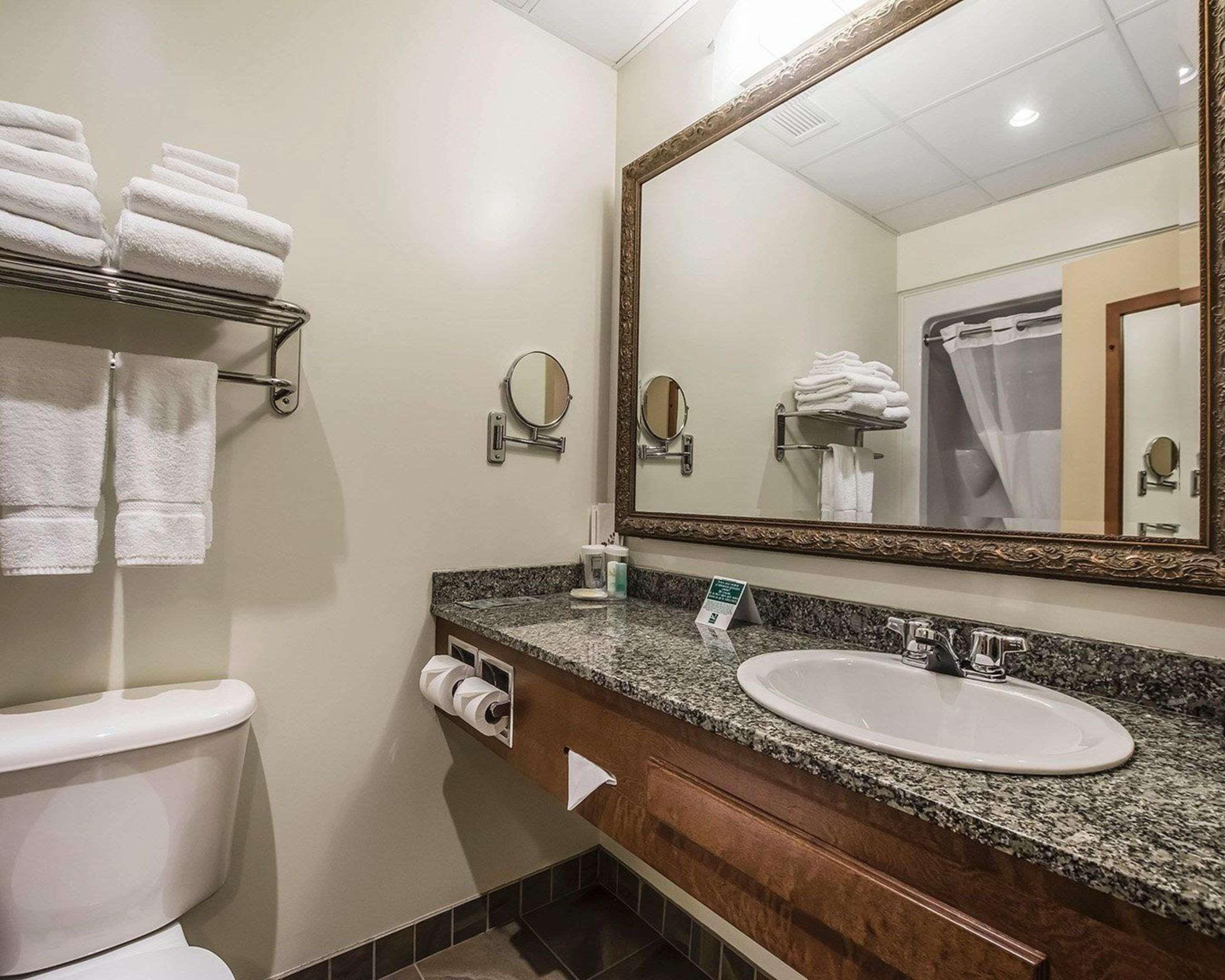 Suite Two Queen Beds Non Smoking