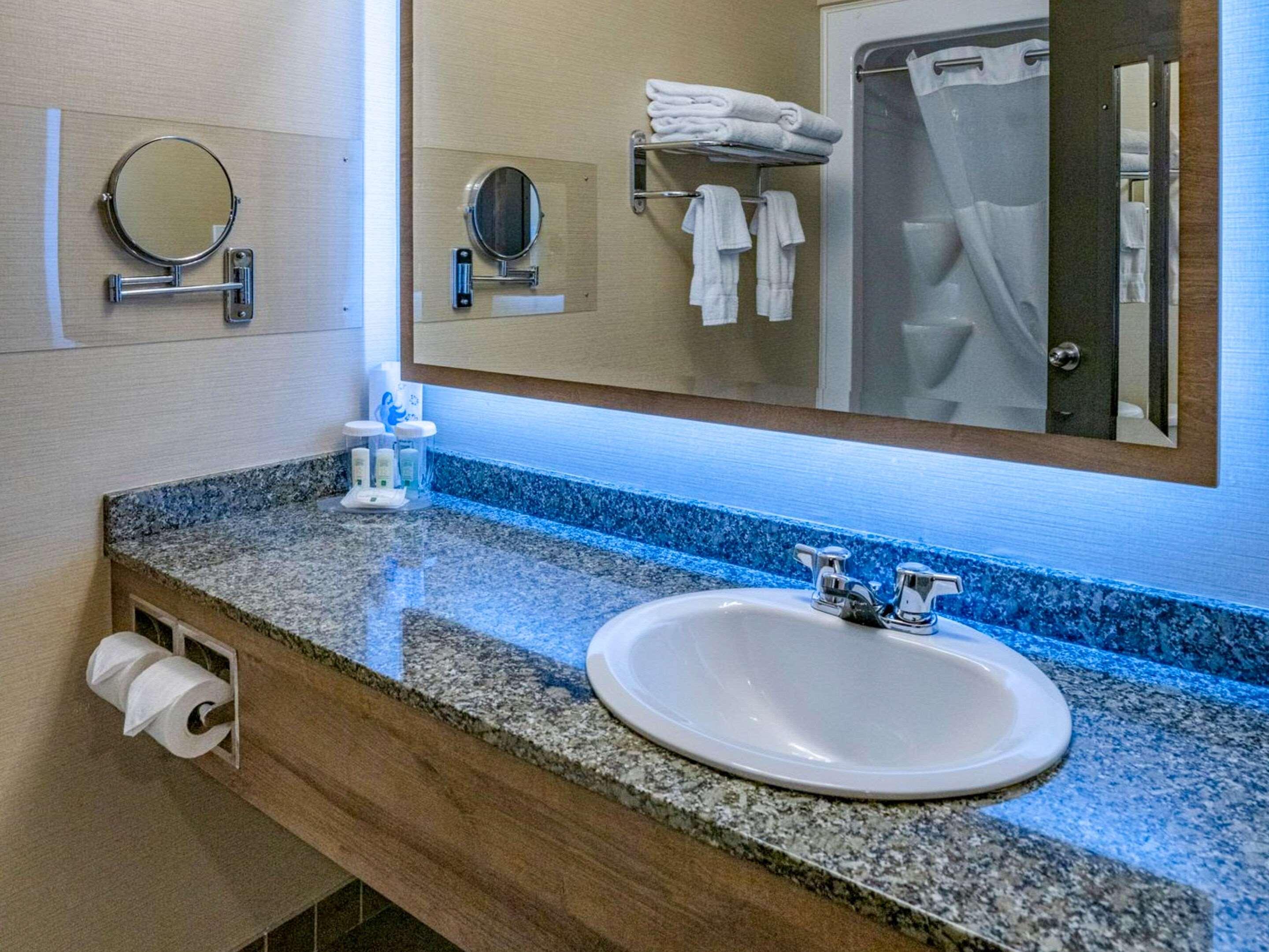 Suite Two Queen Beds Non Smoking