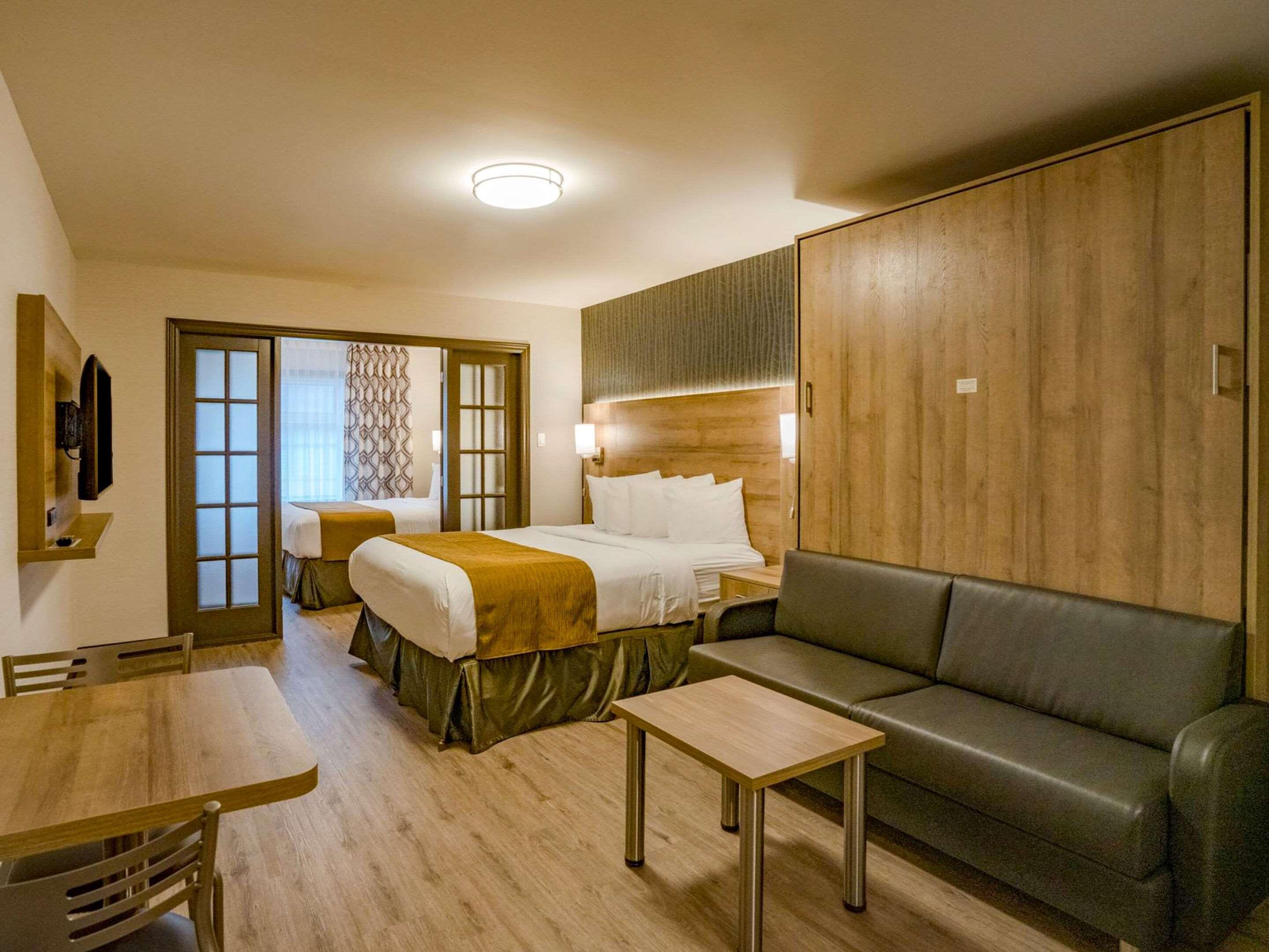 Quadruple Two Queen Beds