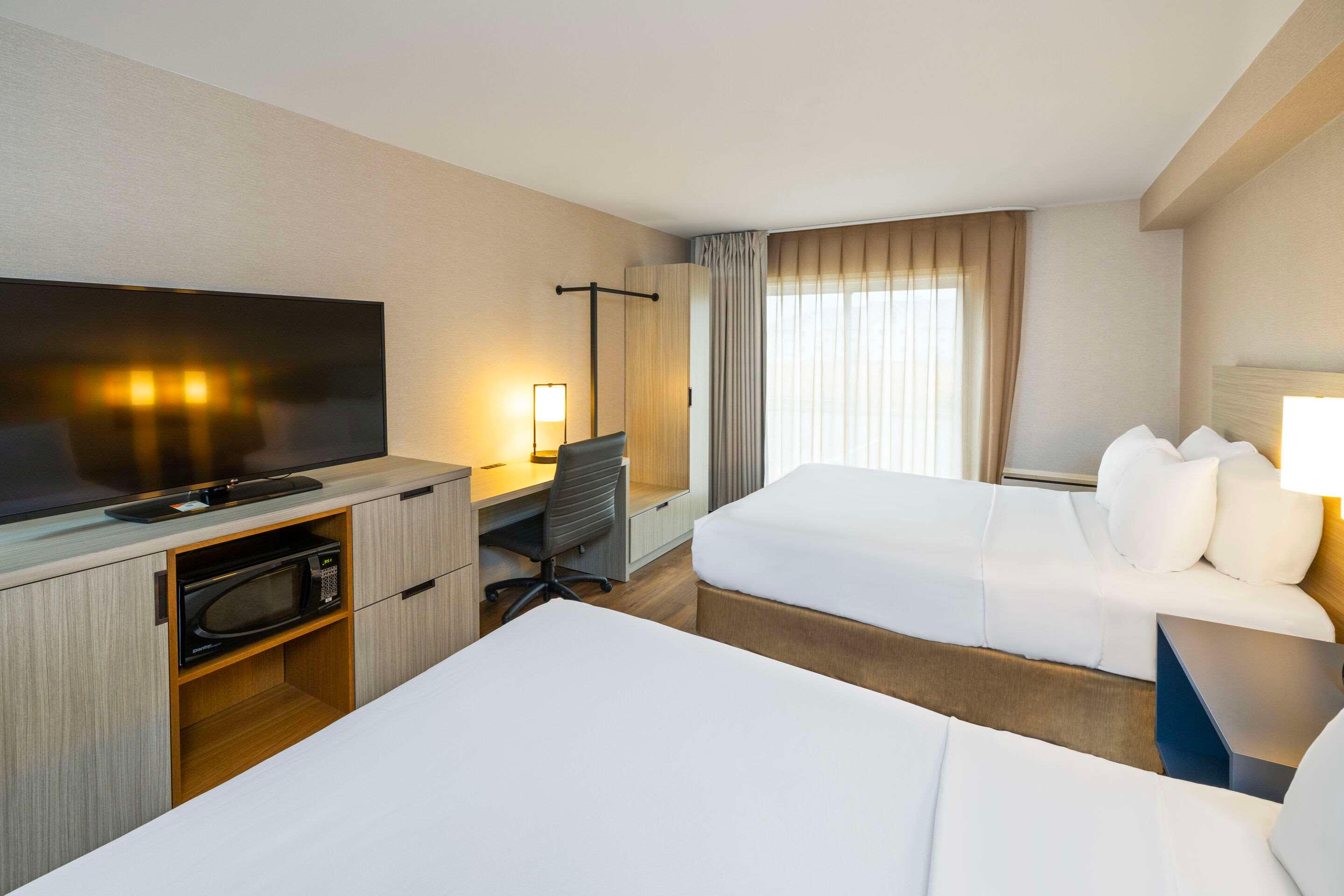 Double Two Queen Beds Non Smoking