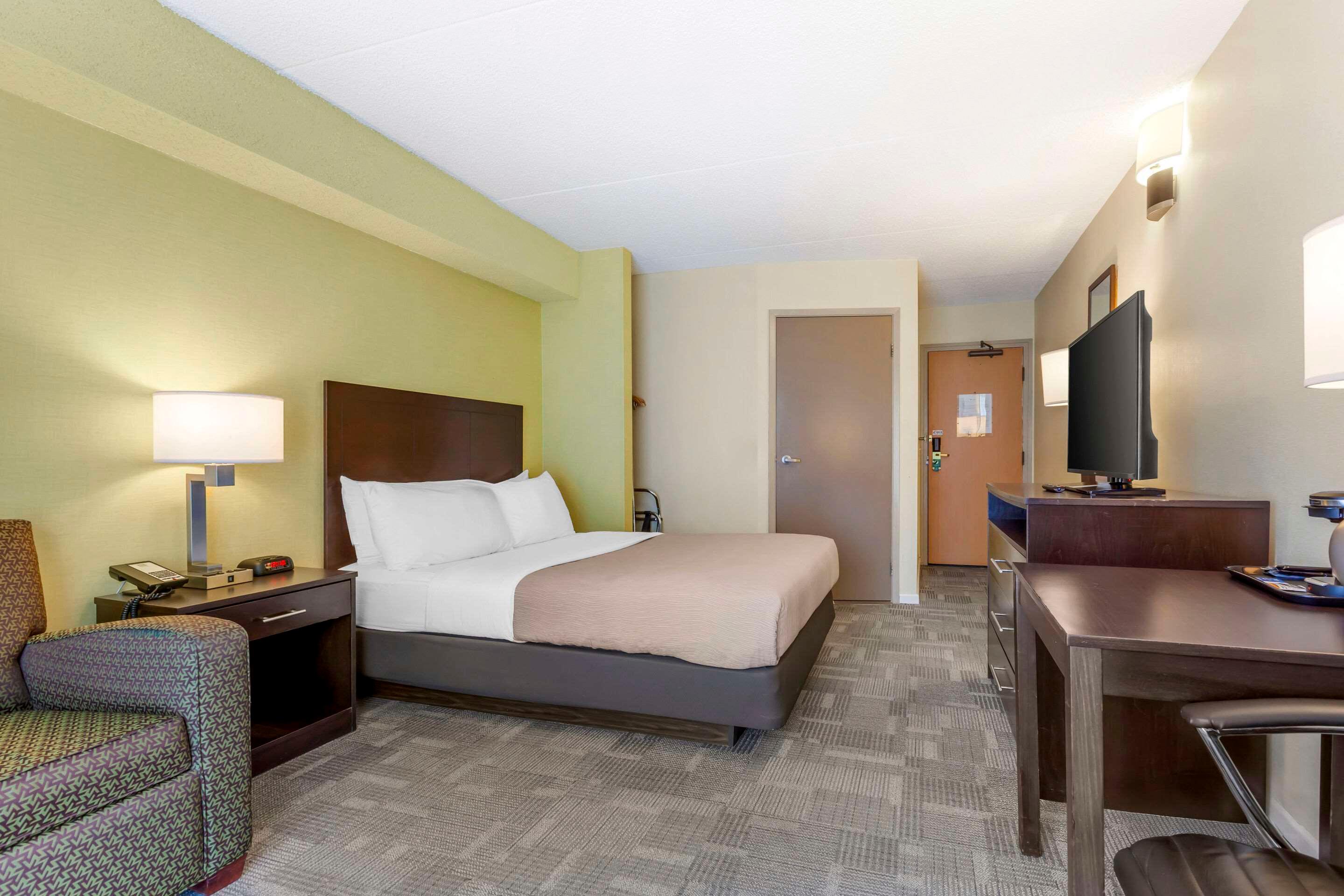 Double Queen Bed Non Smoking