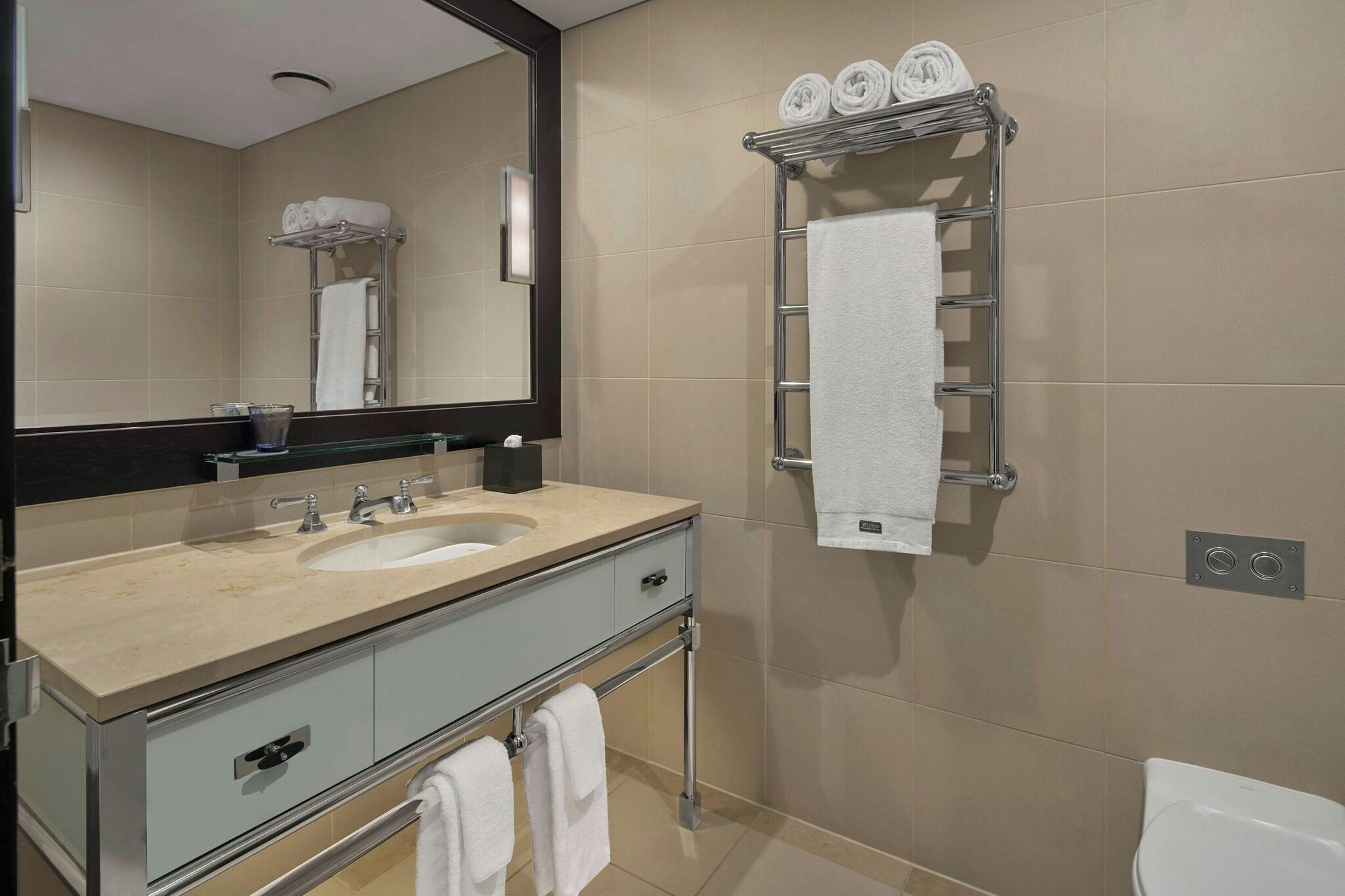 Suite City View King Bed