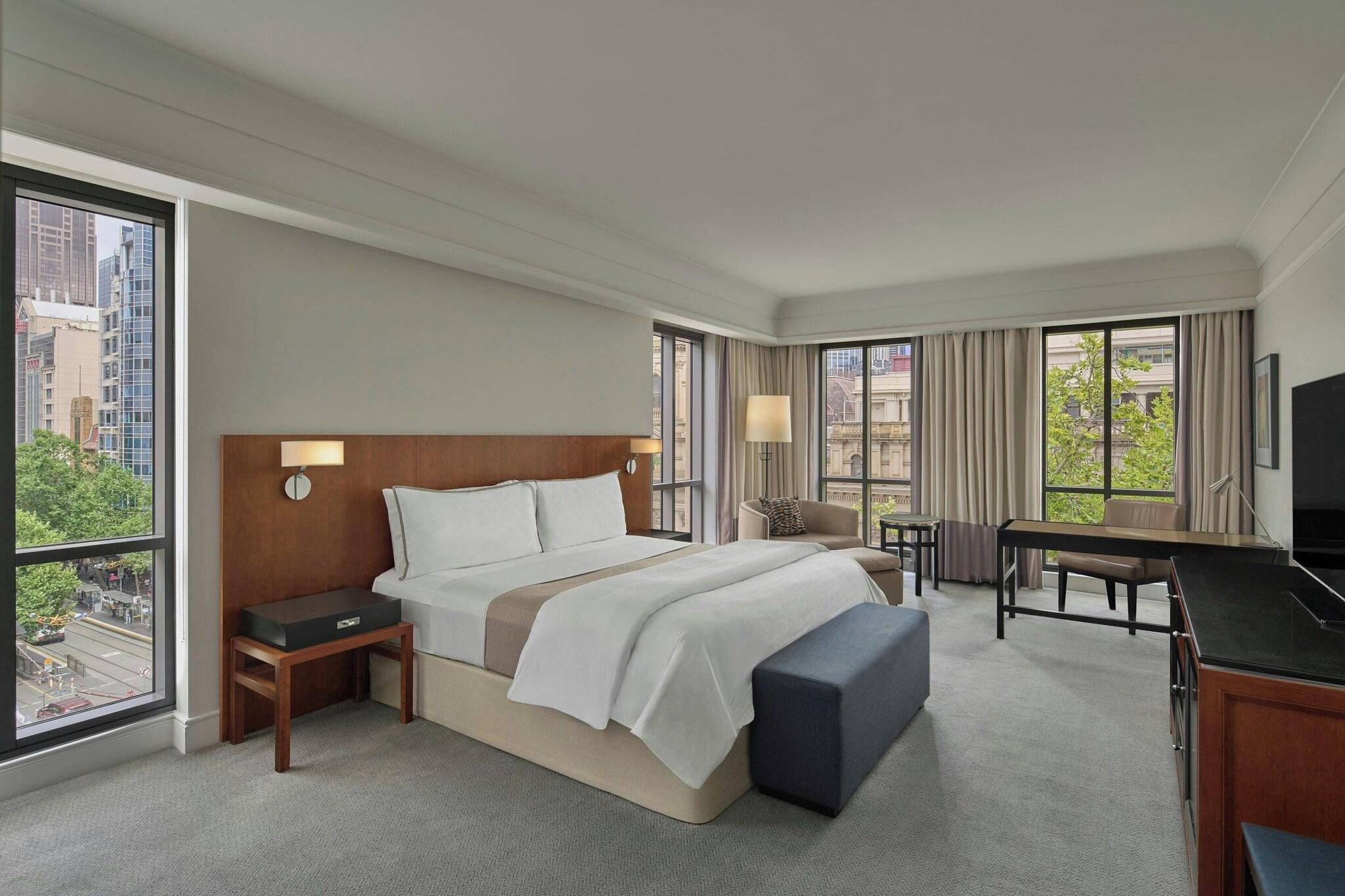 Studio City View King Bed