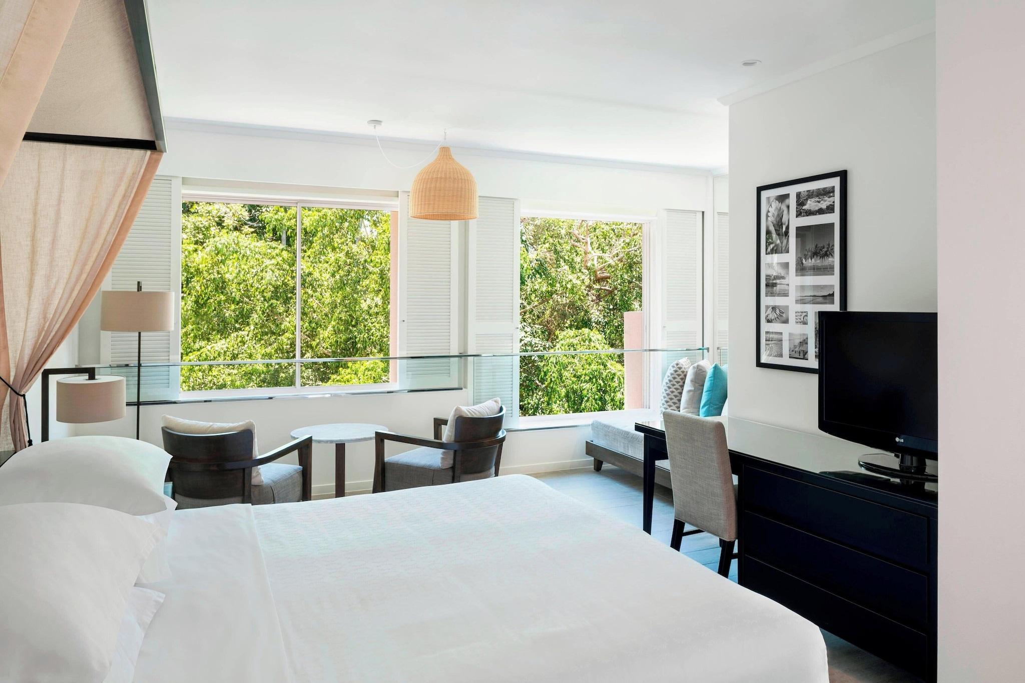 Double Garden View King Bed