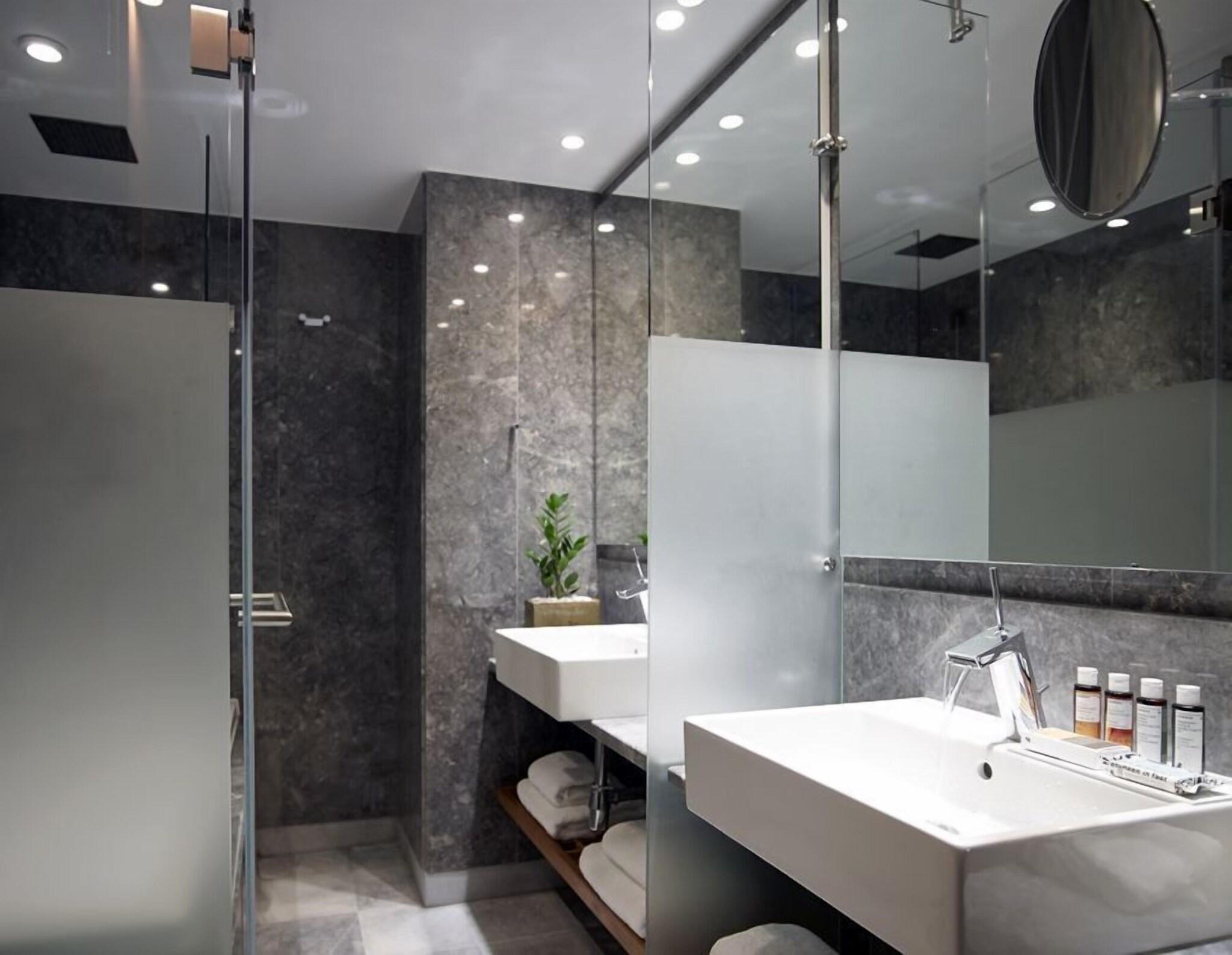 Double Superior King Bed