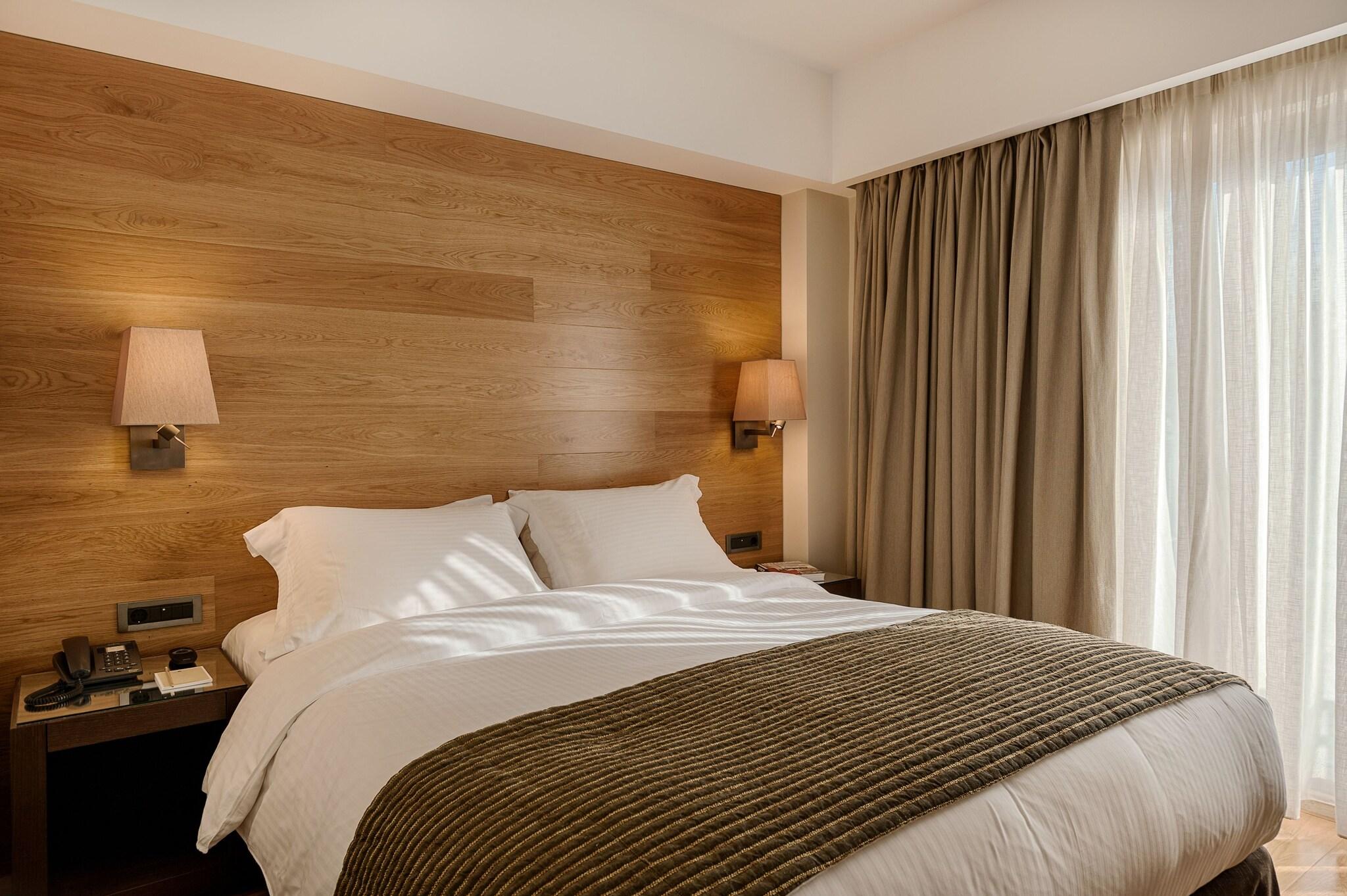 Double Queen Size Bed