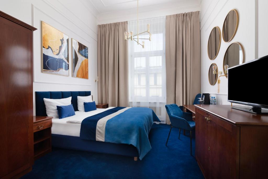 Double or Twin Standard