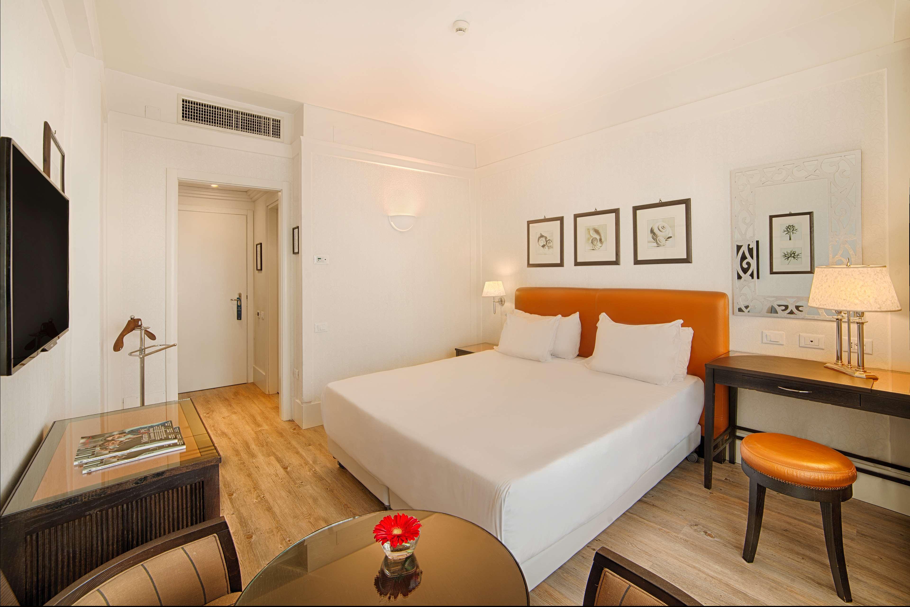 Family Room Capacity 2