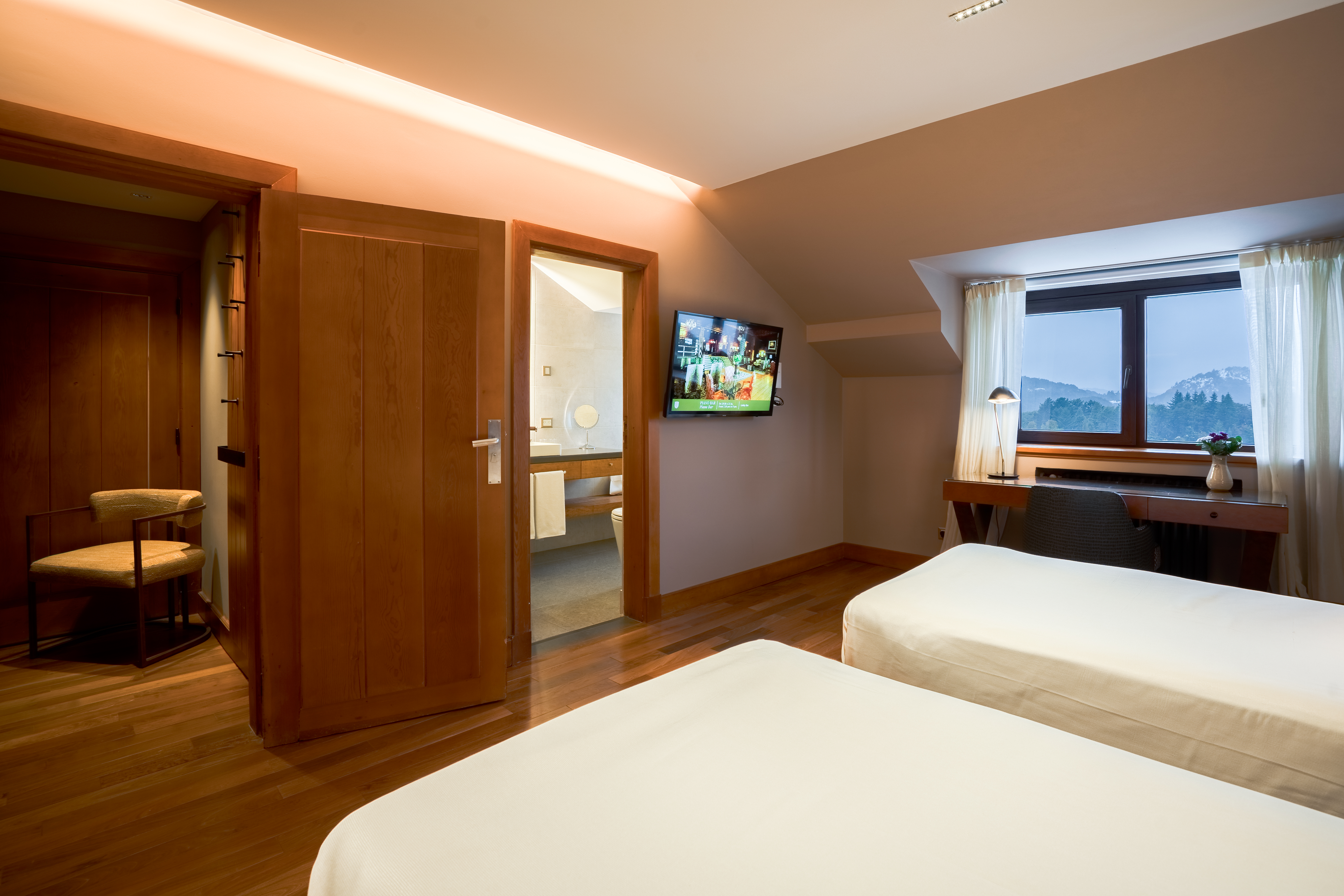 Twin Superior Lake View