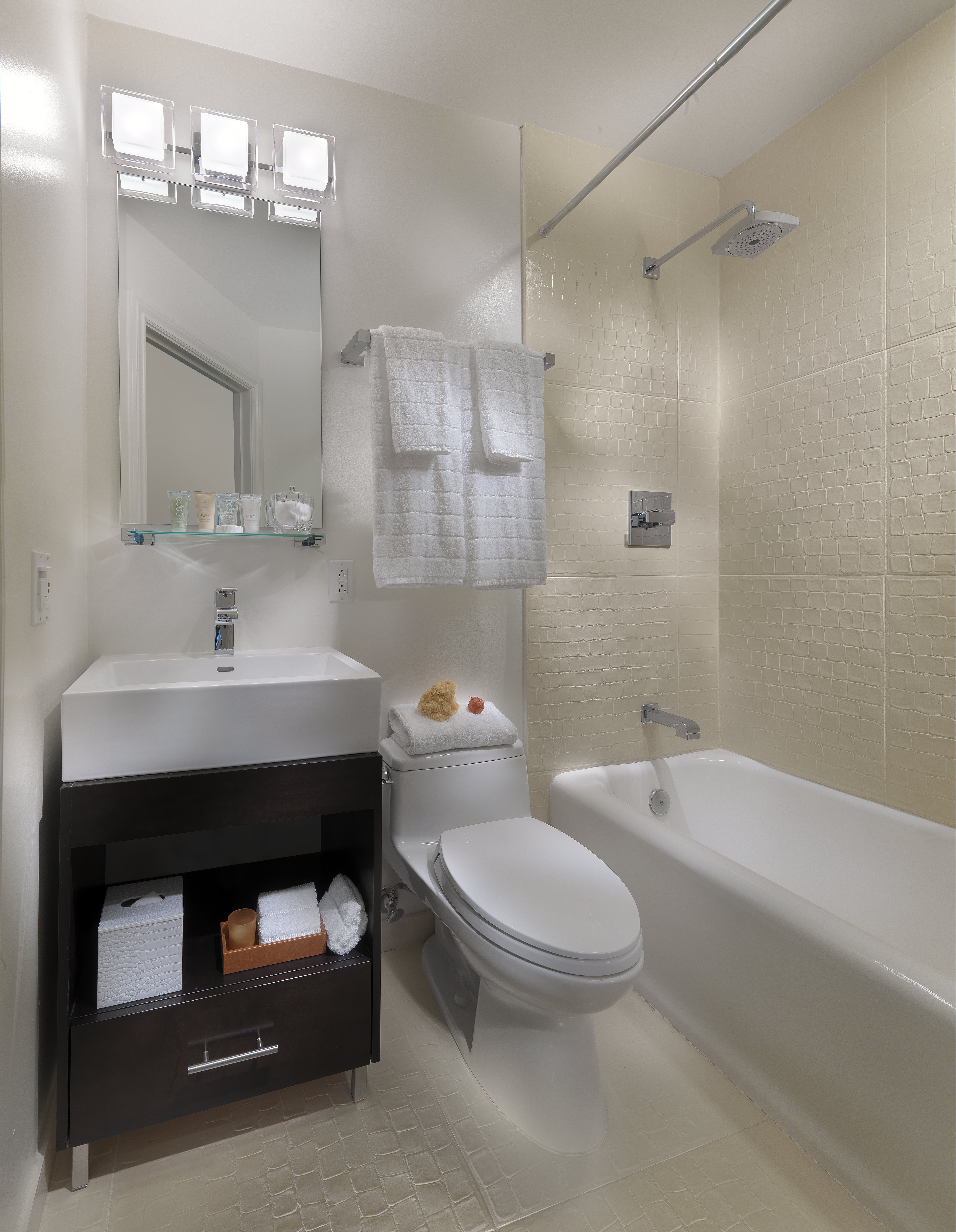 Double Deluxe Queen Bed