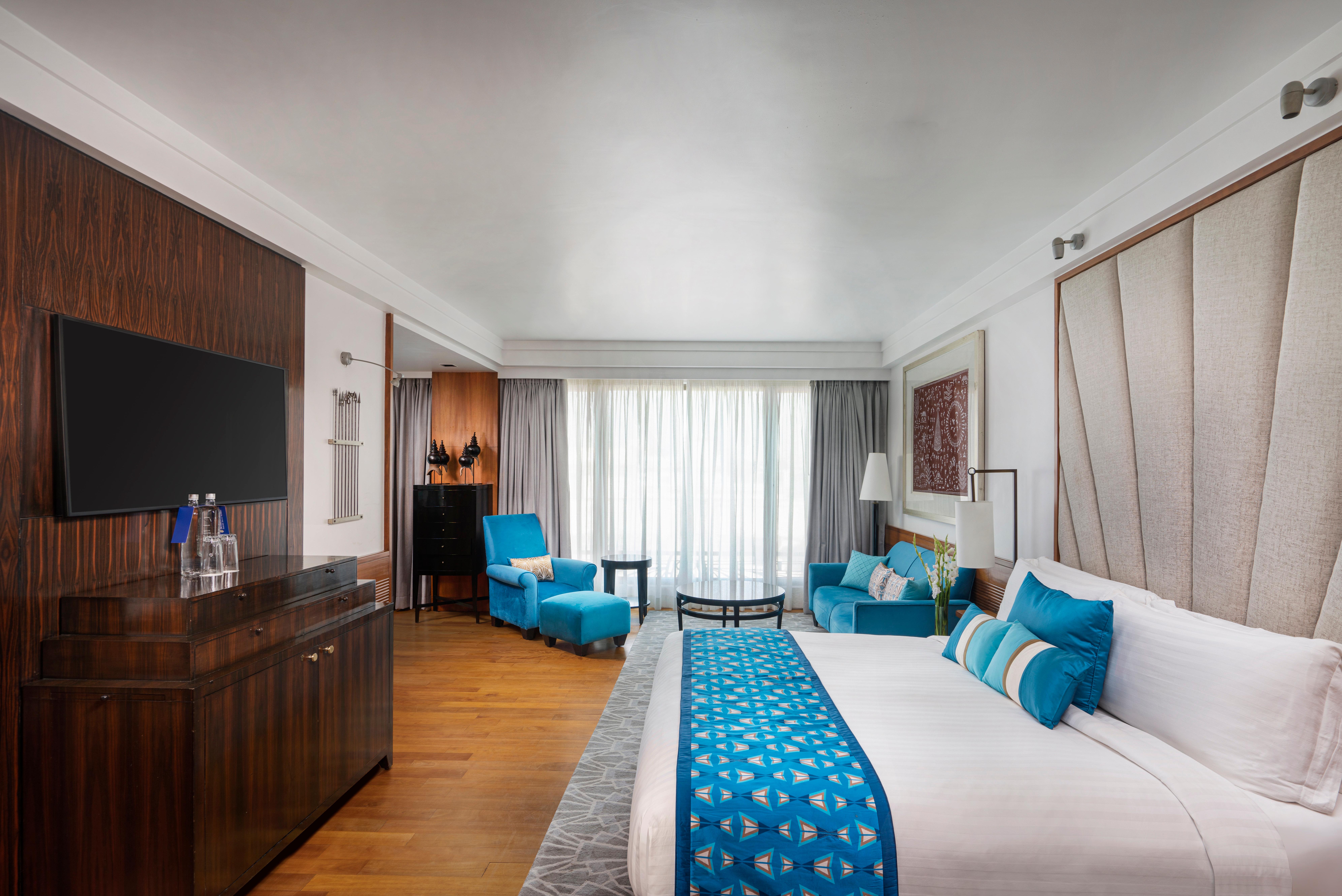 Junior Suite Bay View King Bed