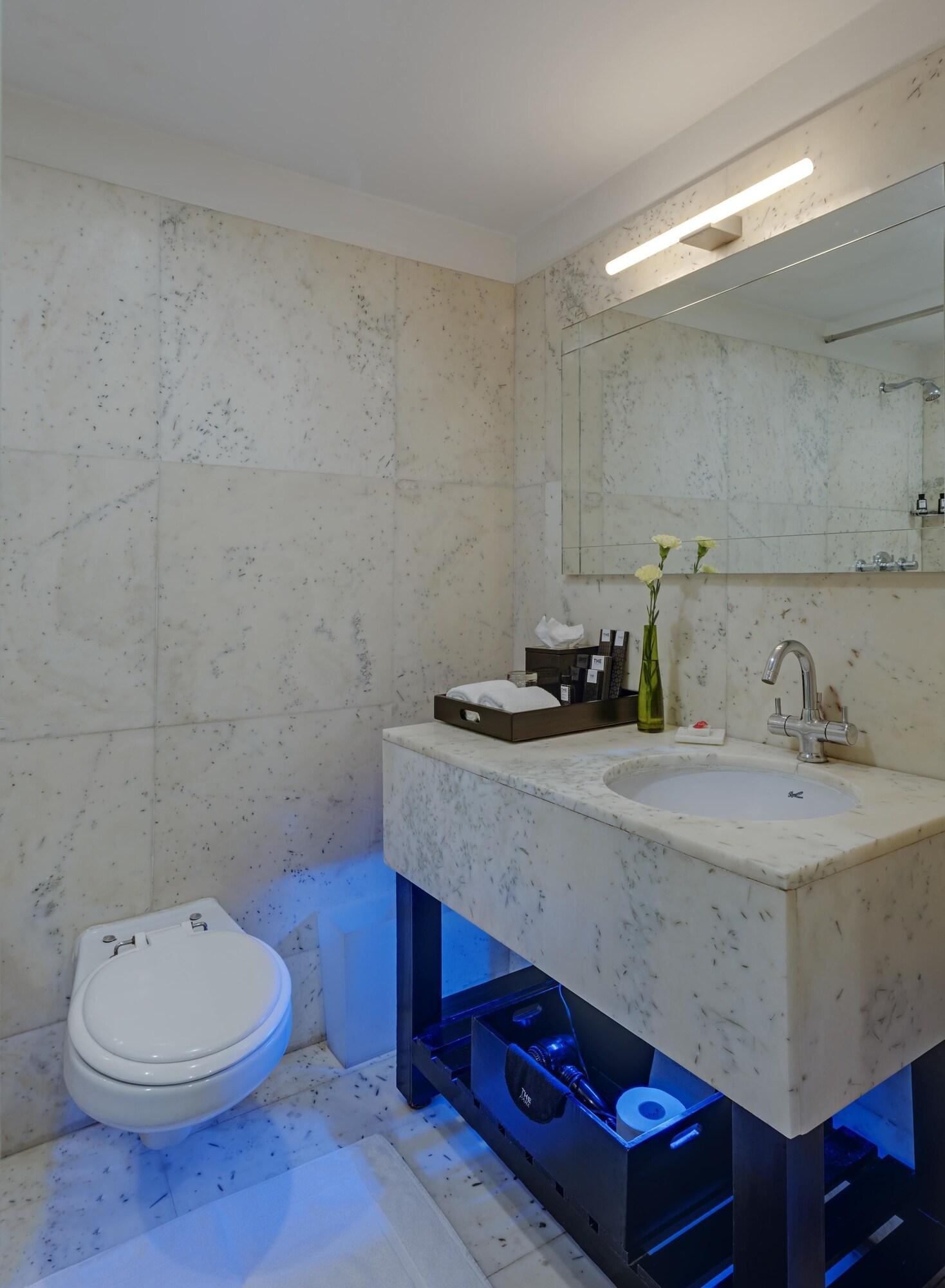 Double Deluxe Queen Bed