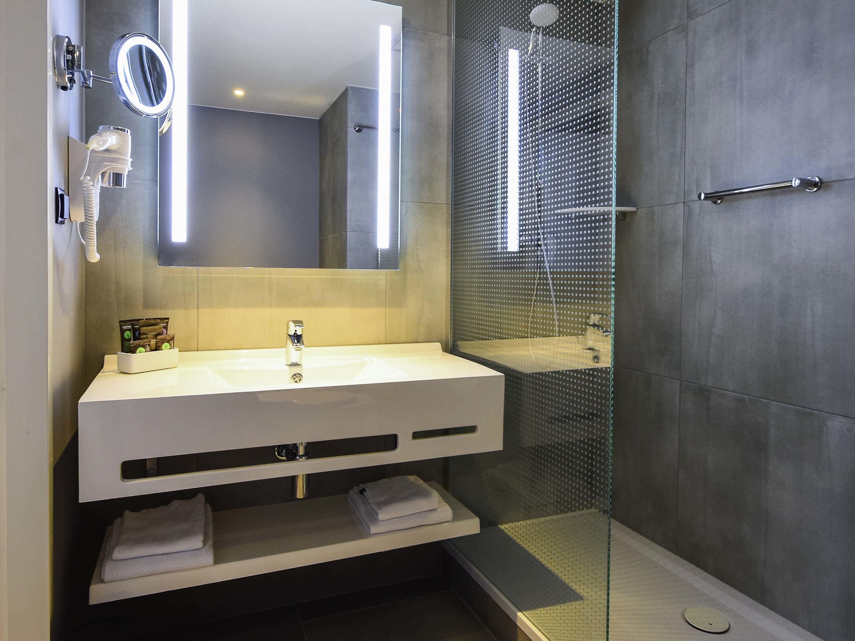 Twin Deluxe King Bed