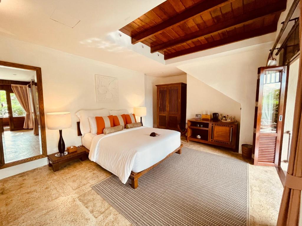 Suite with Private Pool