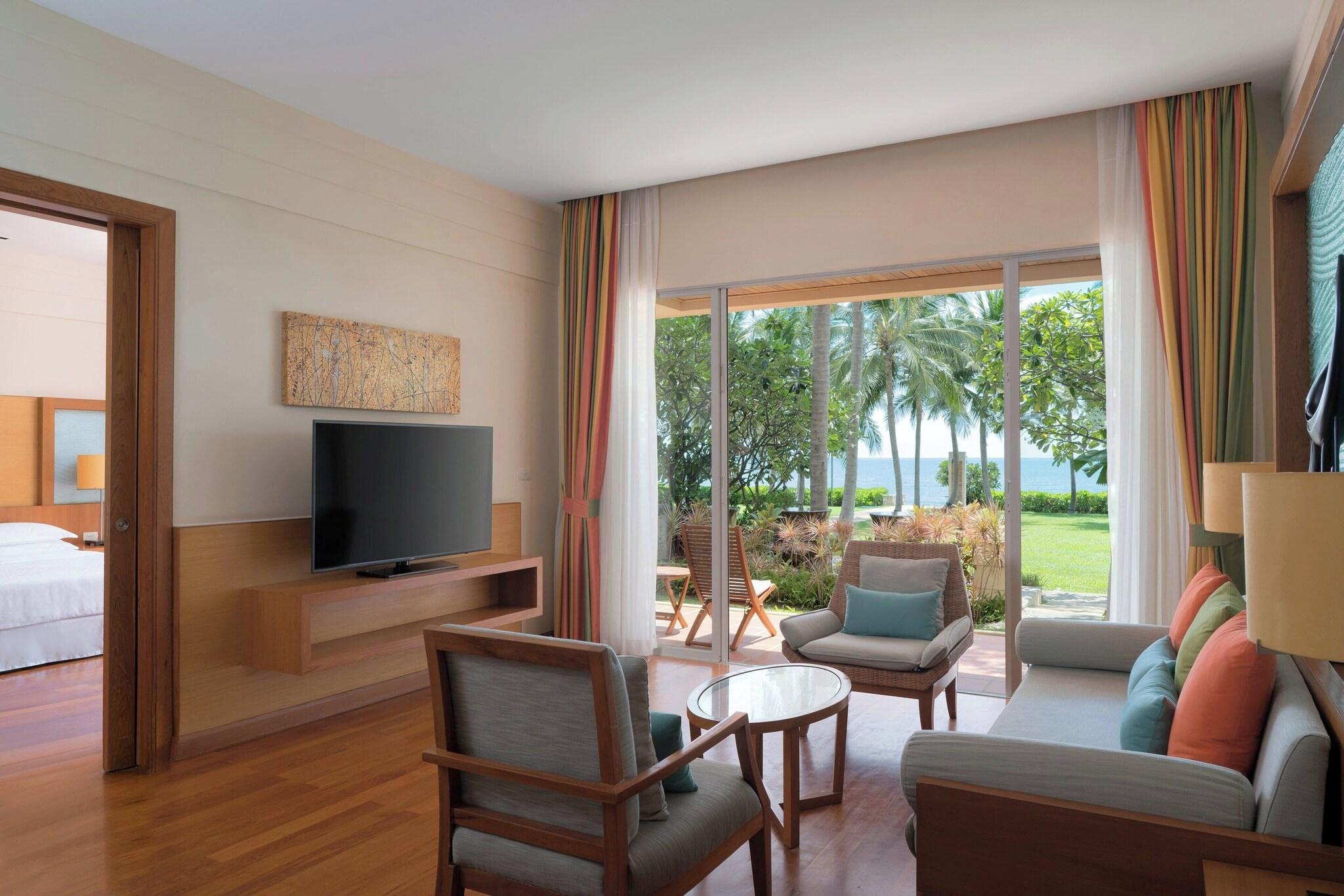 Suite Ocean Front King Bed