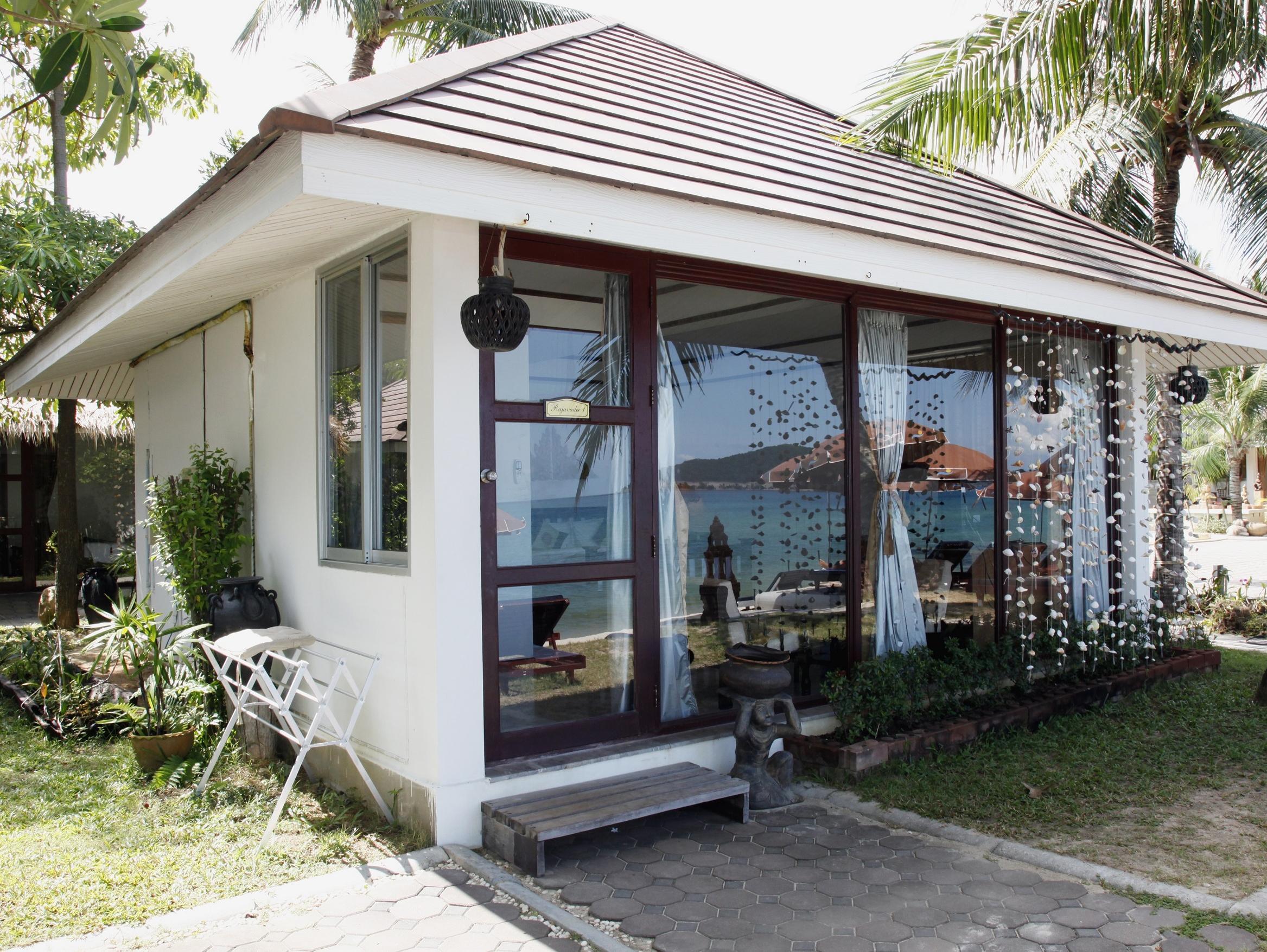 Bungalow Beach Front