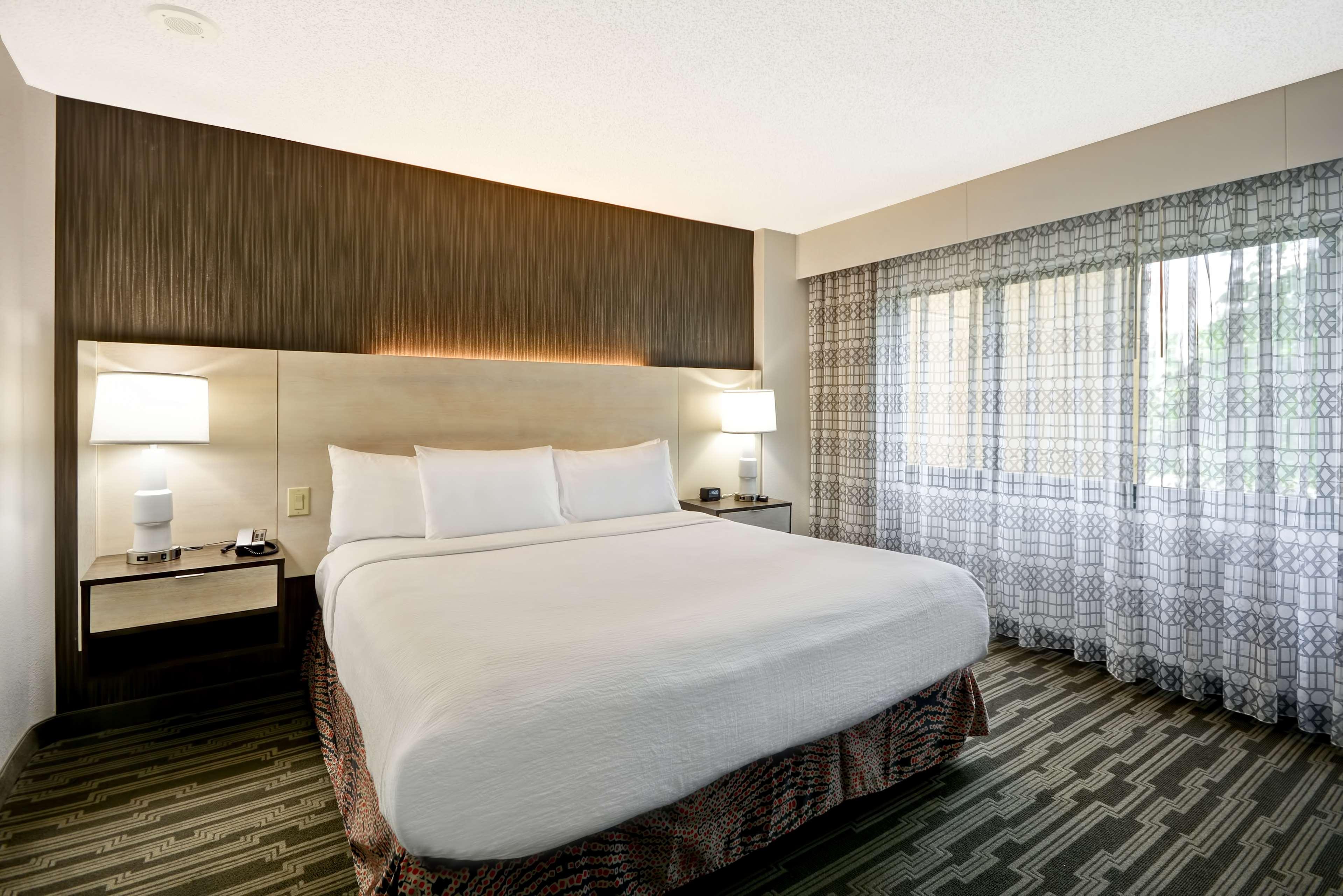 Suite Accessible King Size Bed