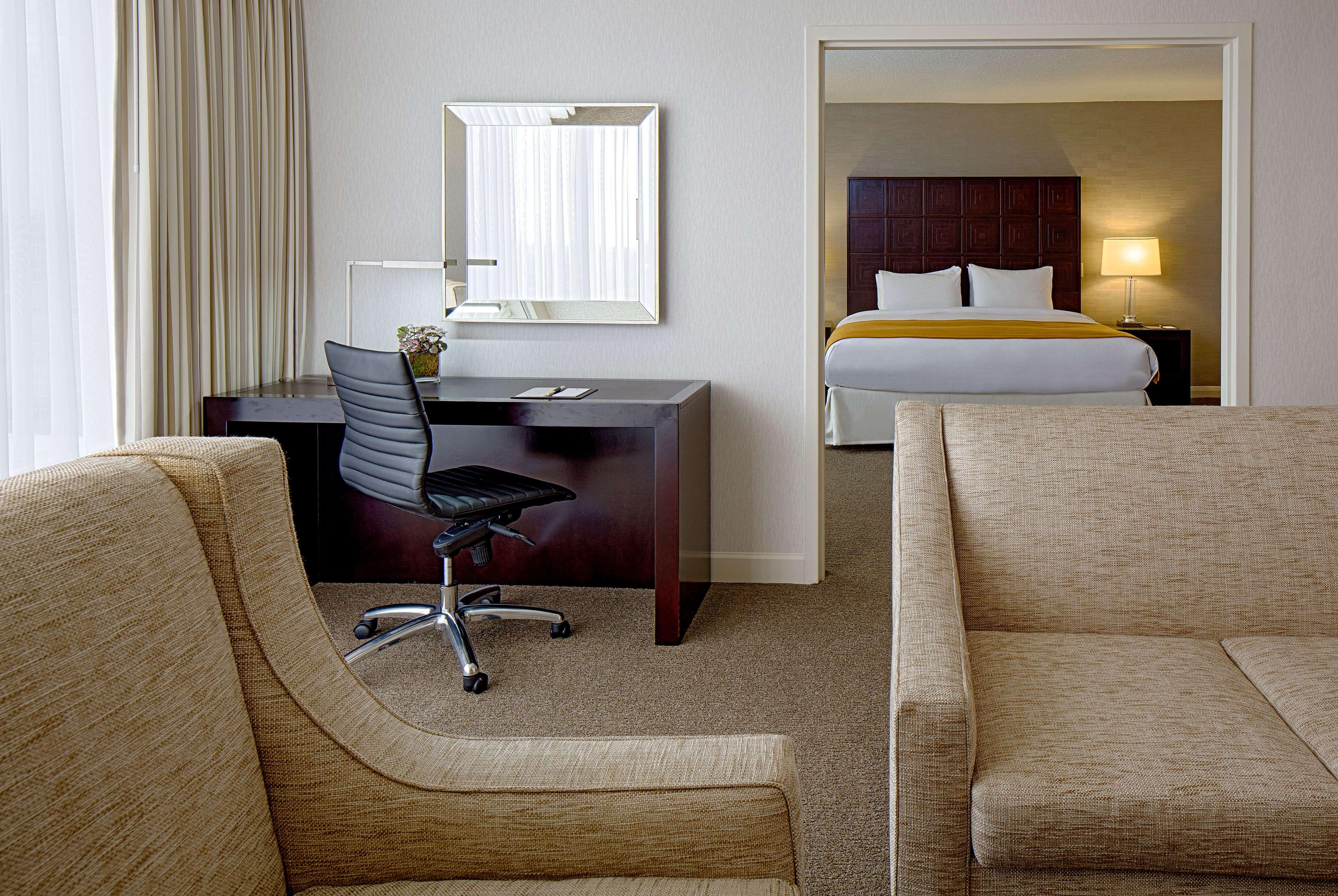 Suite Deluxe King Bed