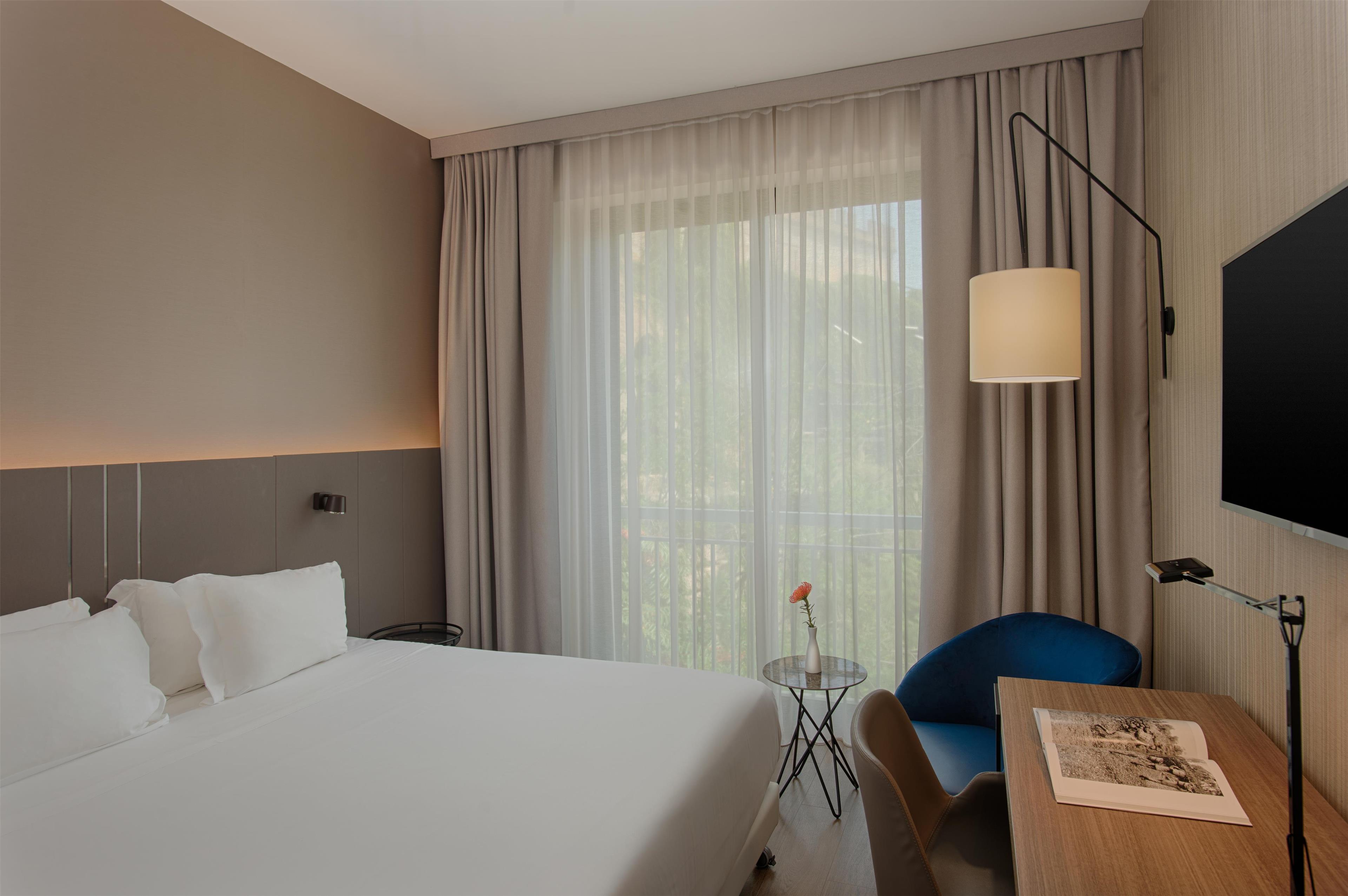 Double Superior with Views