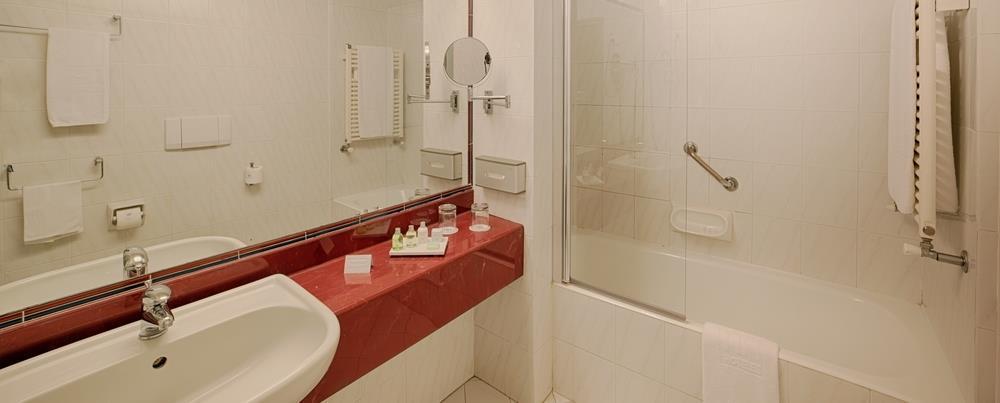 Family Room Capacity 5