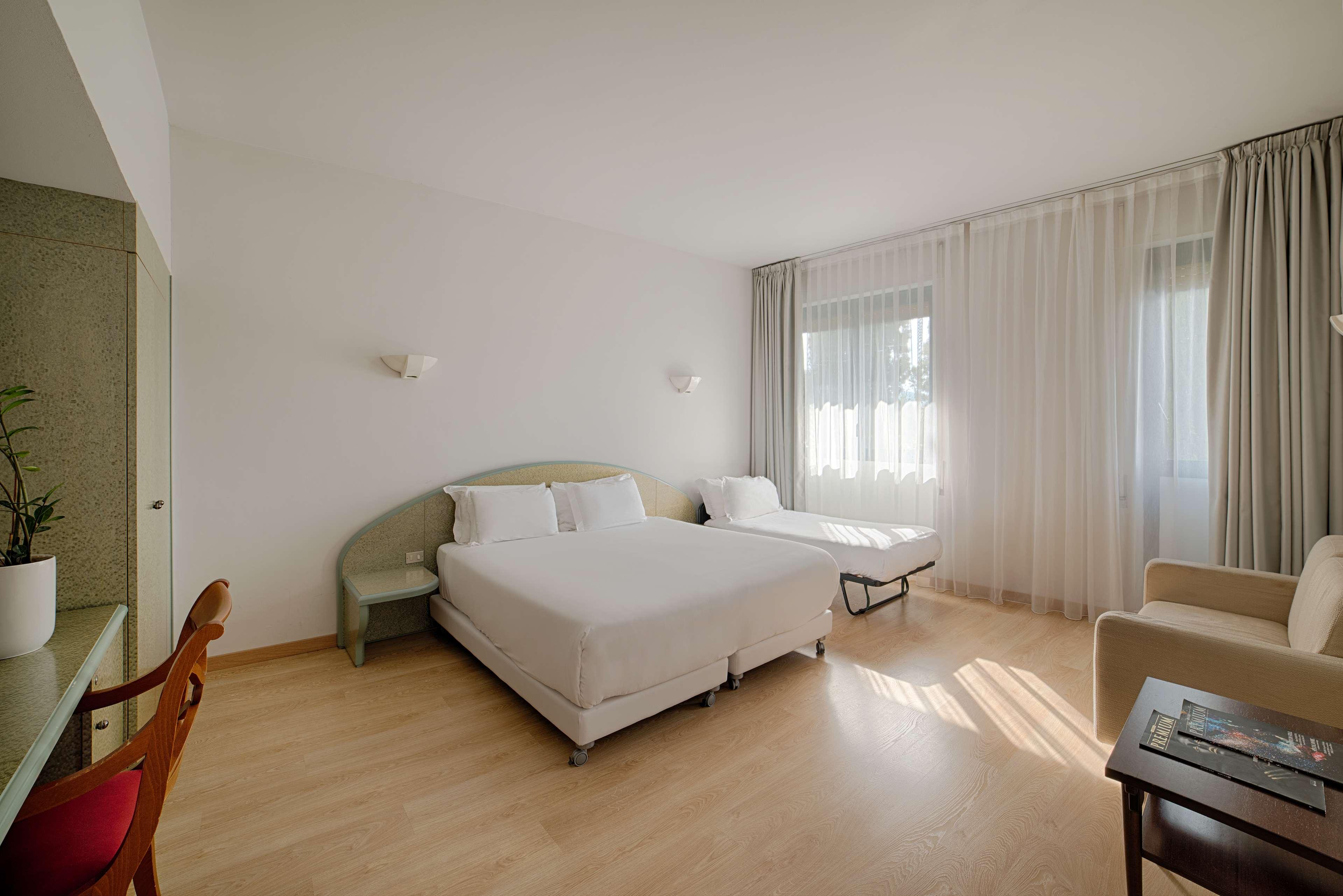 Family Room Capacity 5