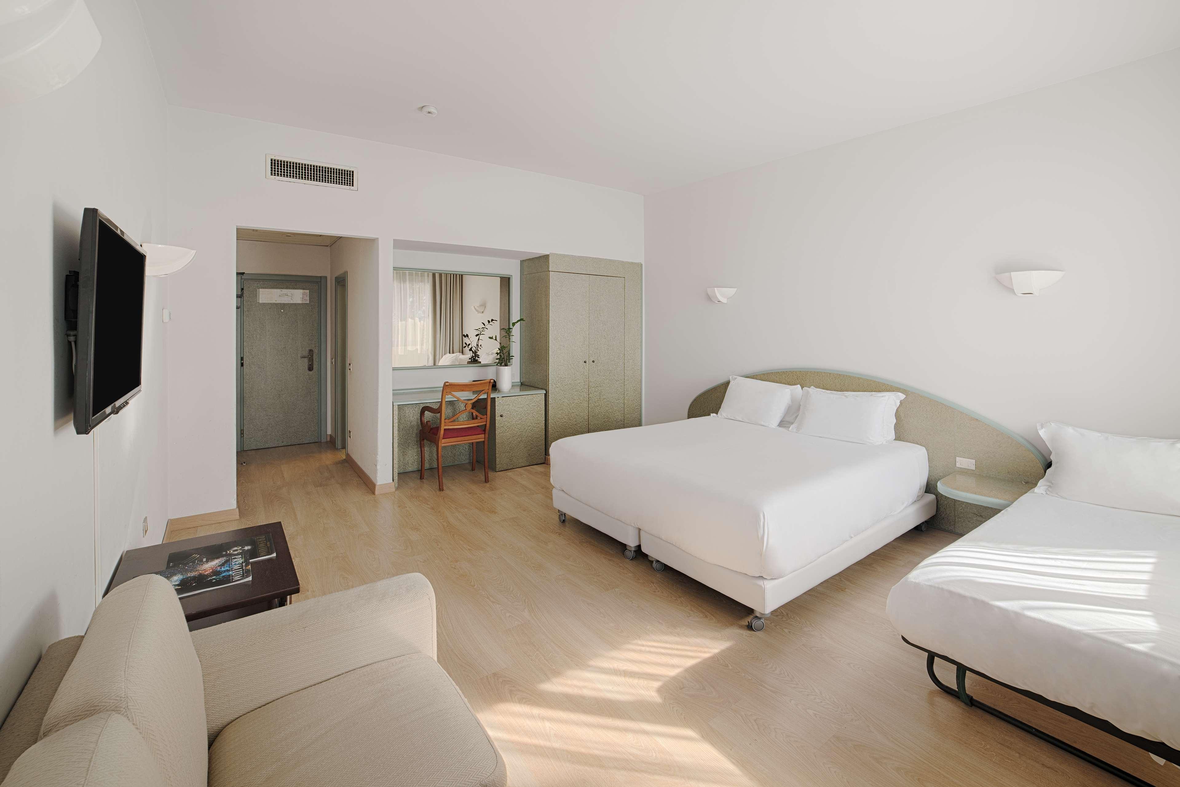 Family Room Capacity 5